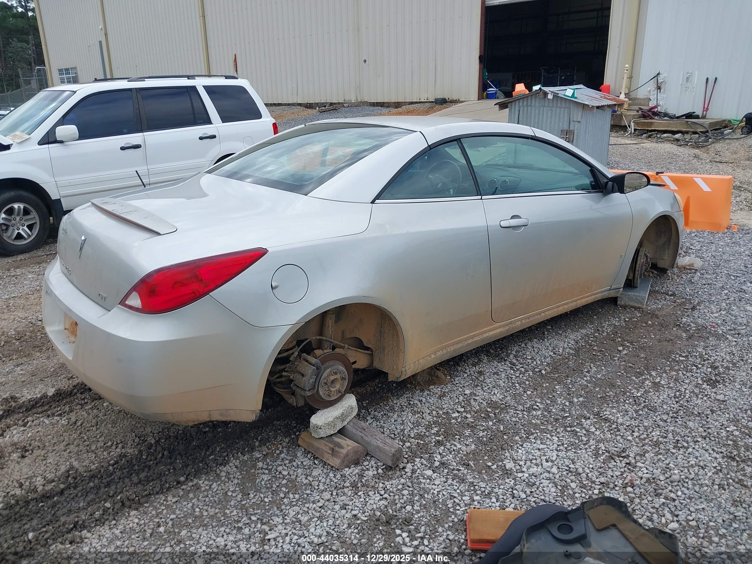PONTIAC G6 image 4