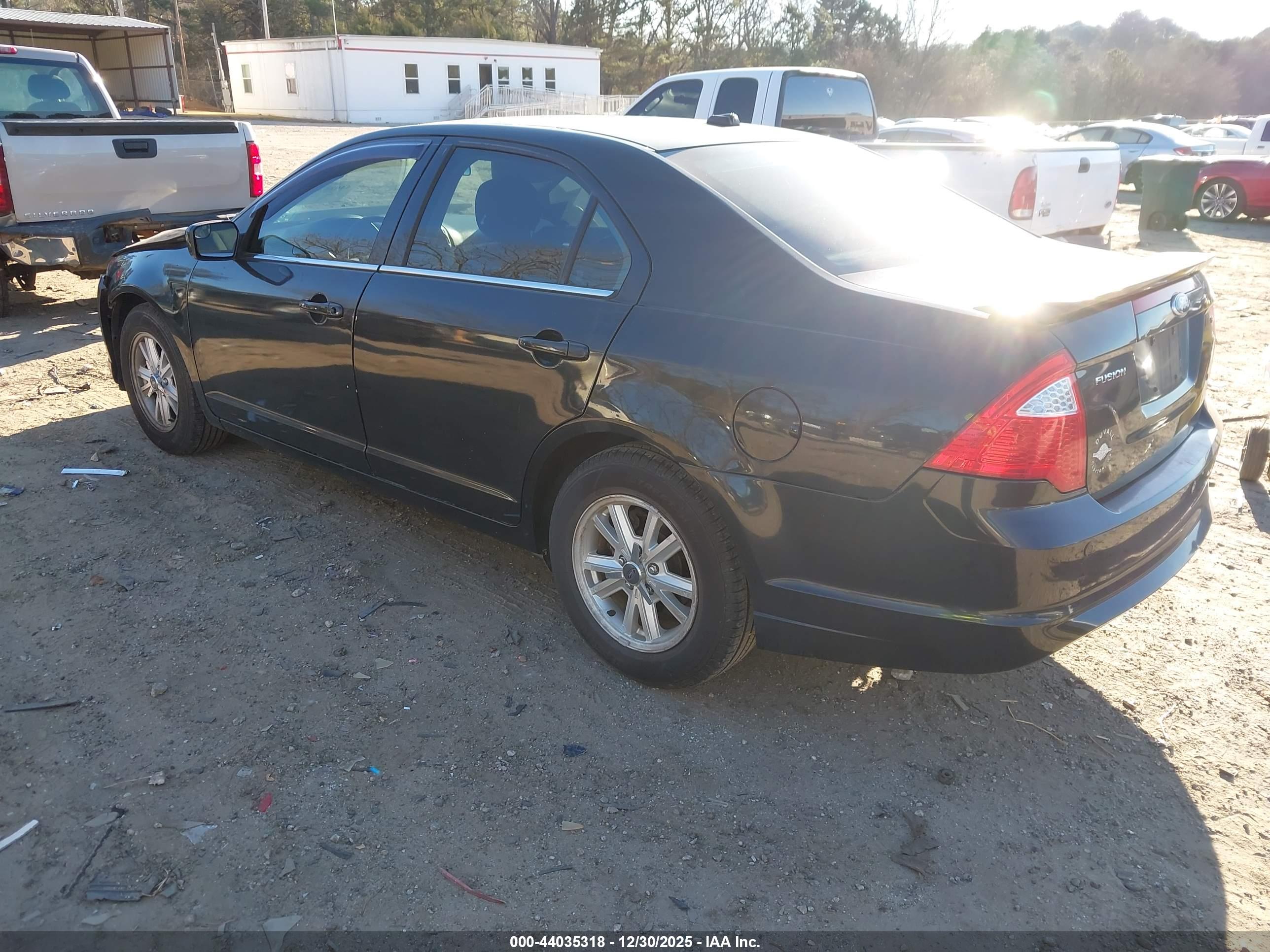 FORD FUSION image 3