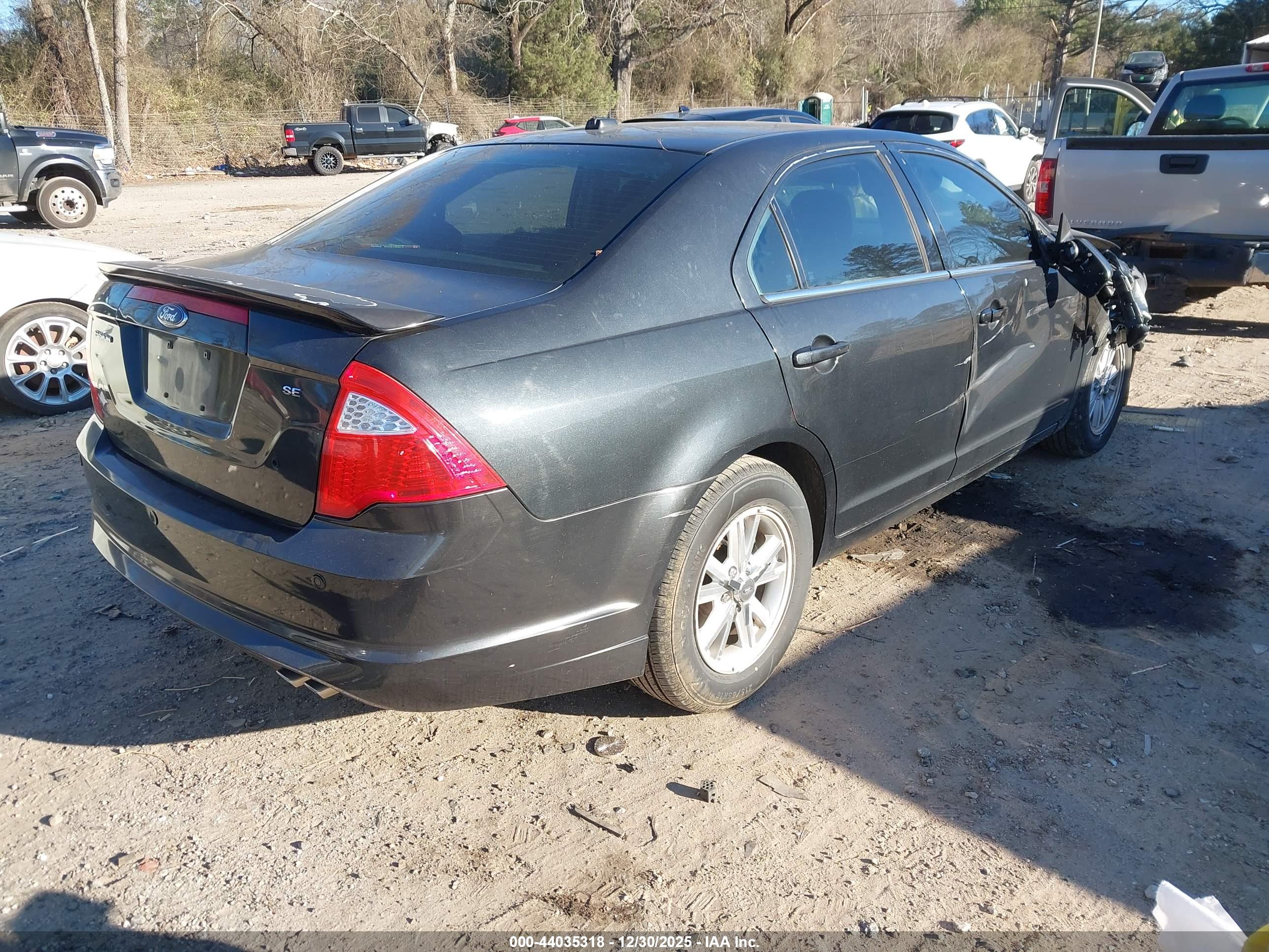 FORD FUSION image 4
