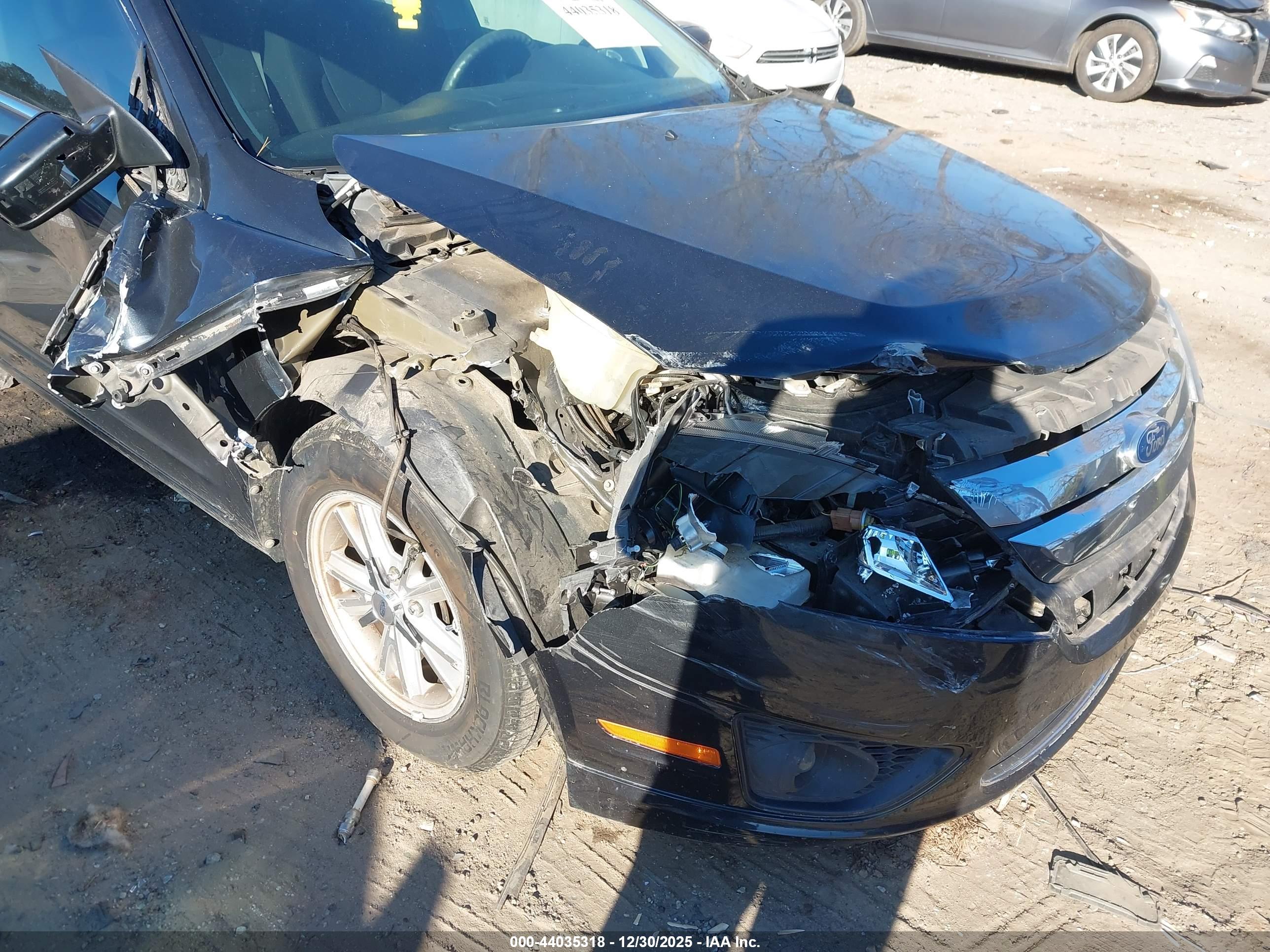 FORD FUSION image 6