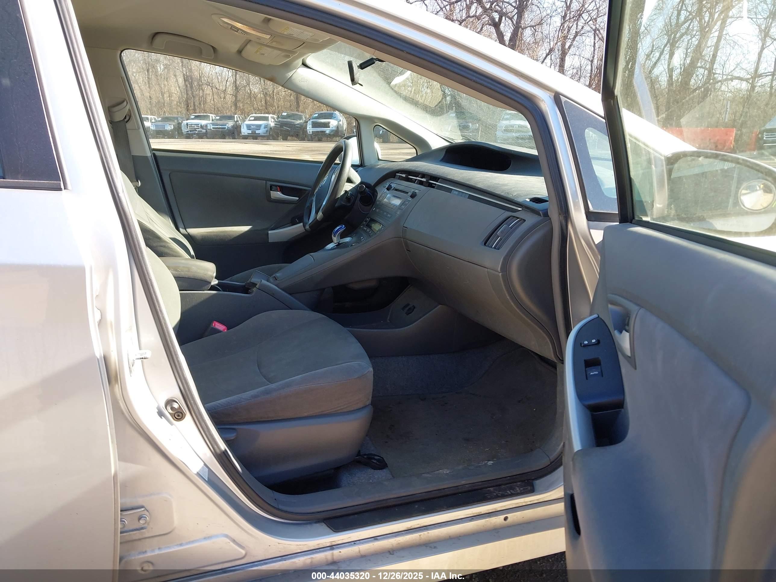 TOYOTA PRIUS image 5