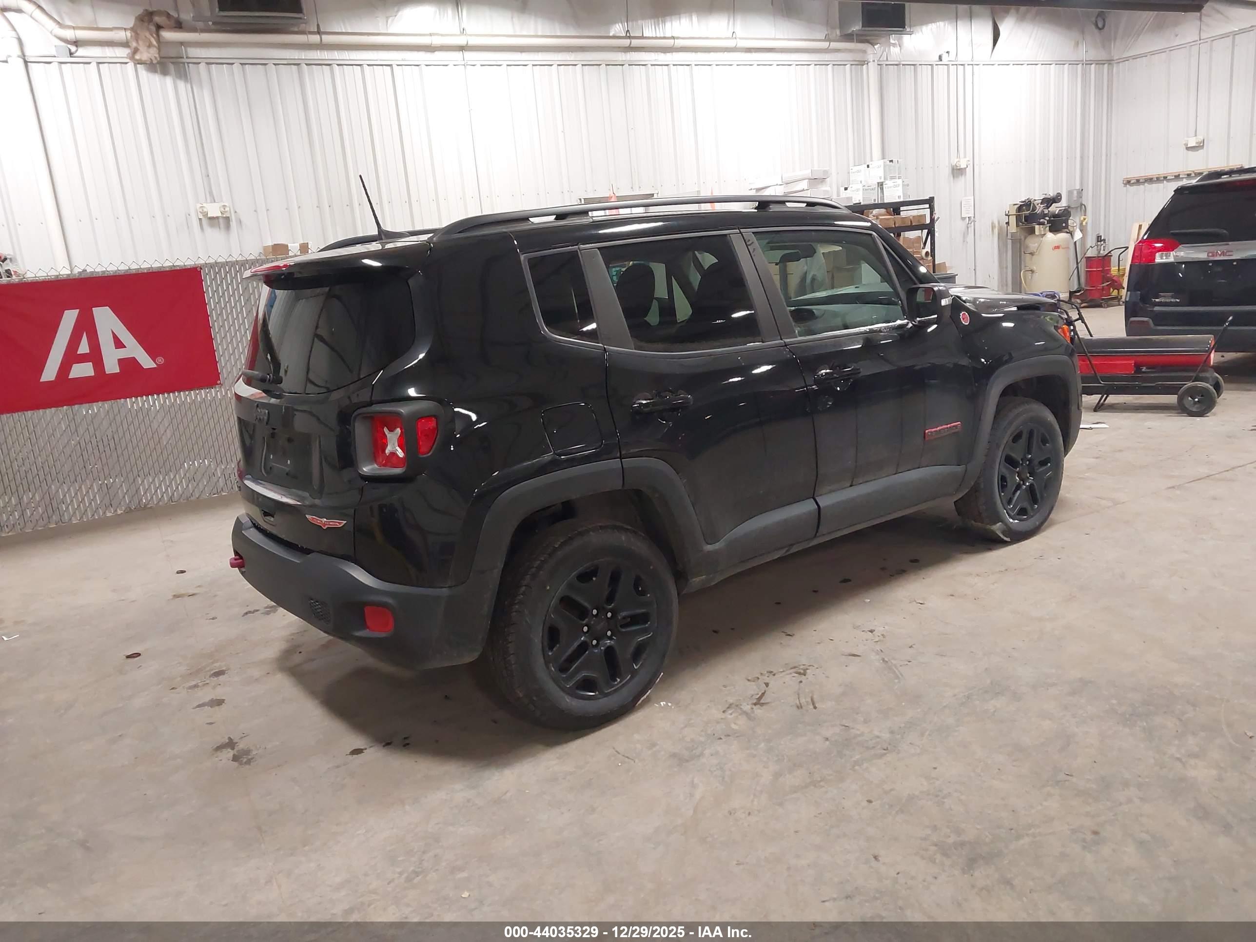 JEEP RENEGADE image 4
