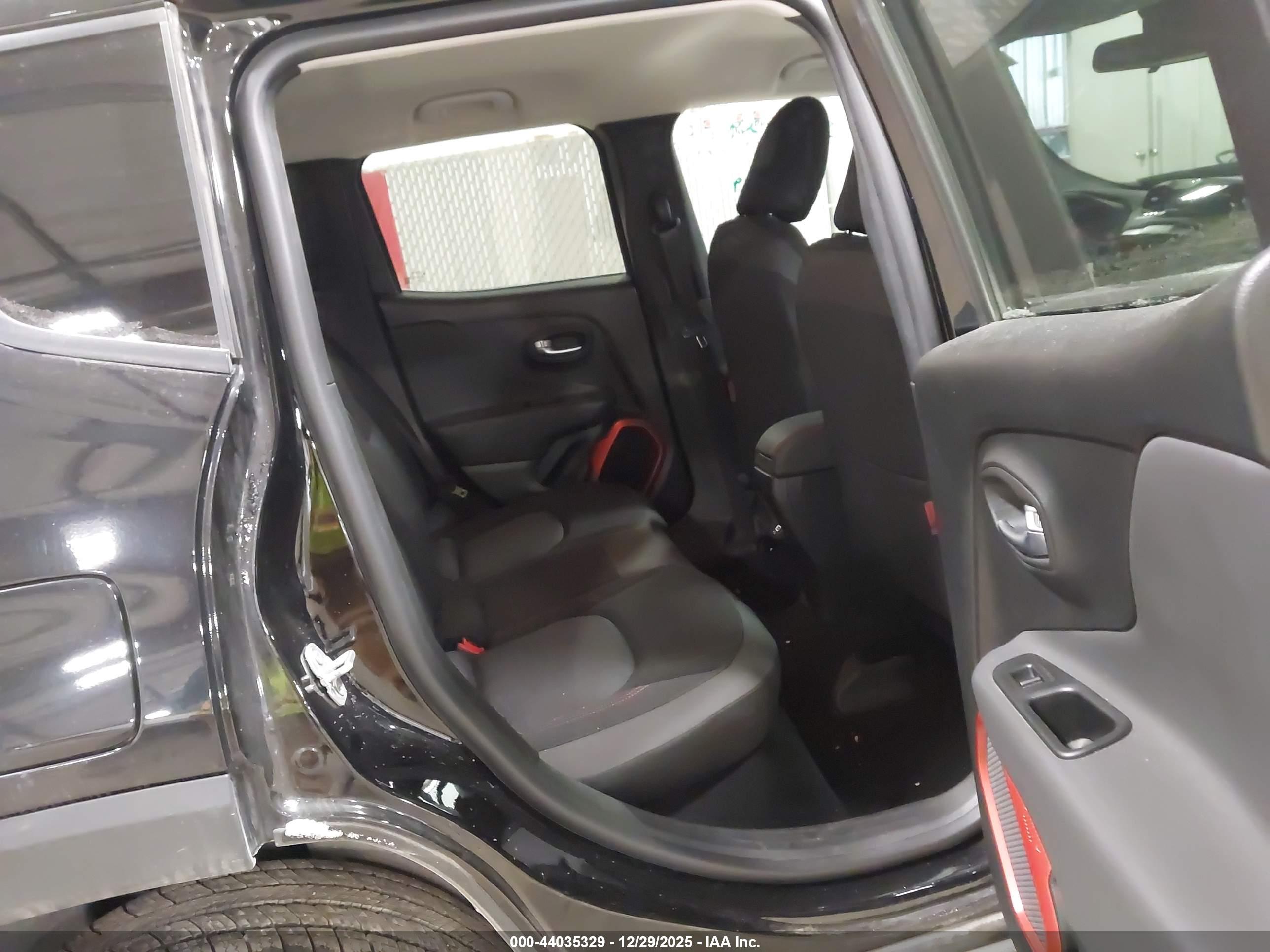 JEEP RENEGADE image 8