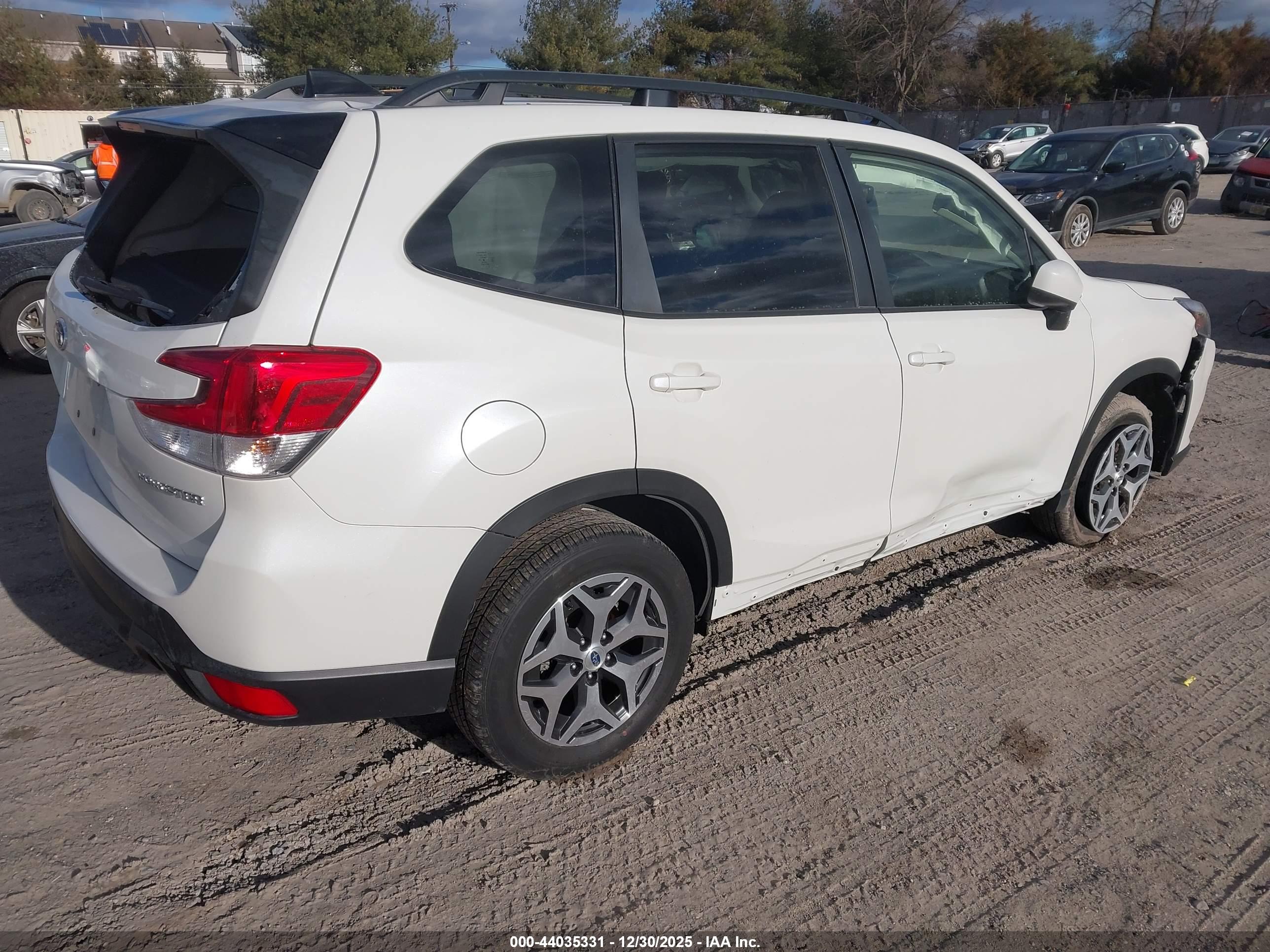 SUBARU FORESTER image 4