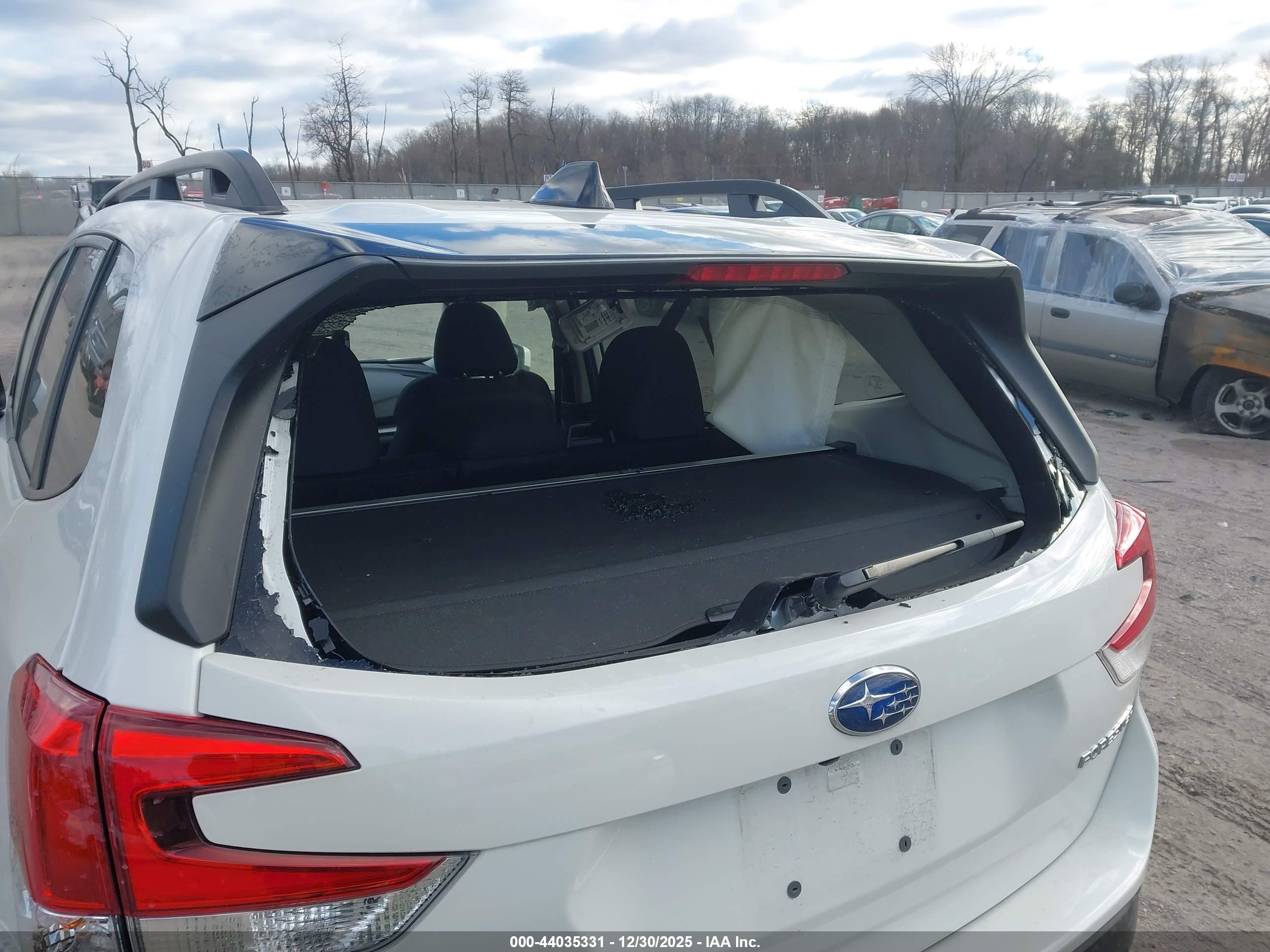 SUBARU FORESTER image 6