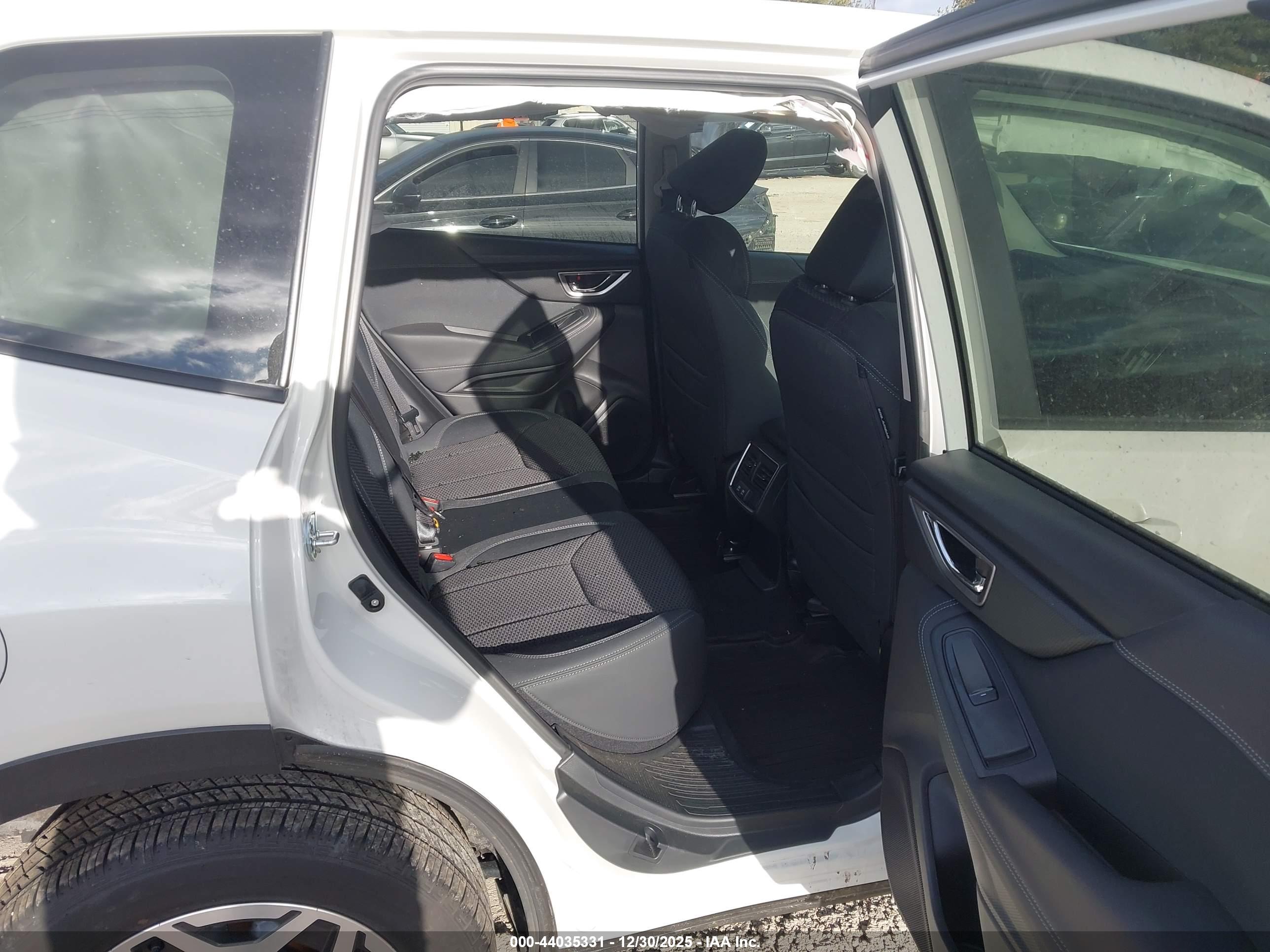 SUBARU FORESTER image 8