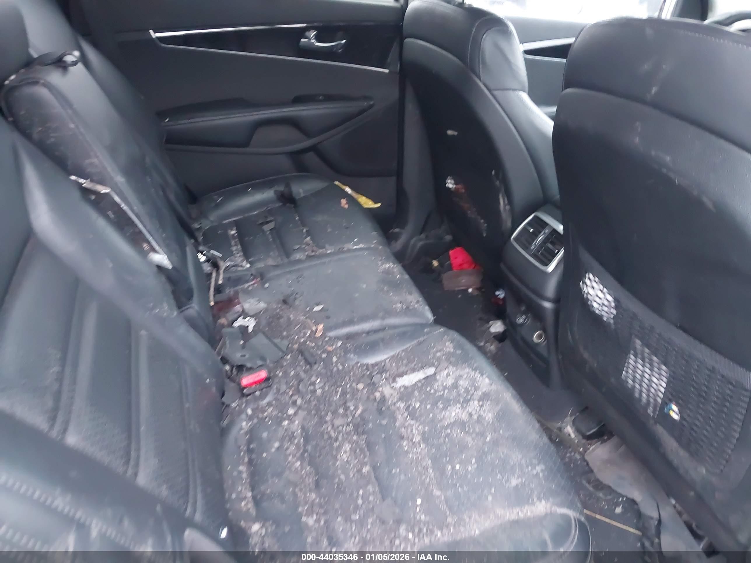 KIA SORENTO image 8
