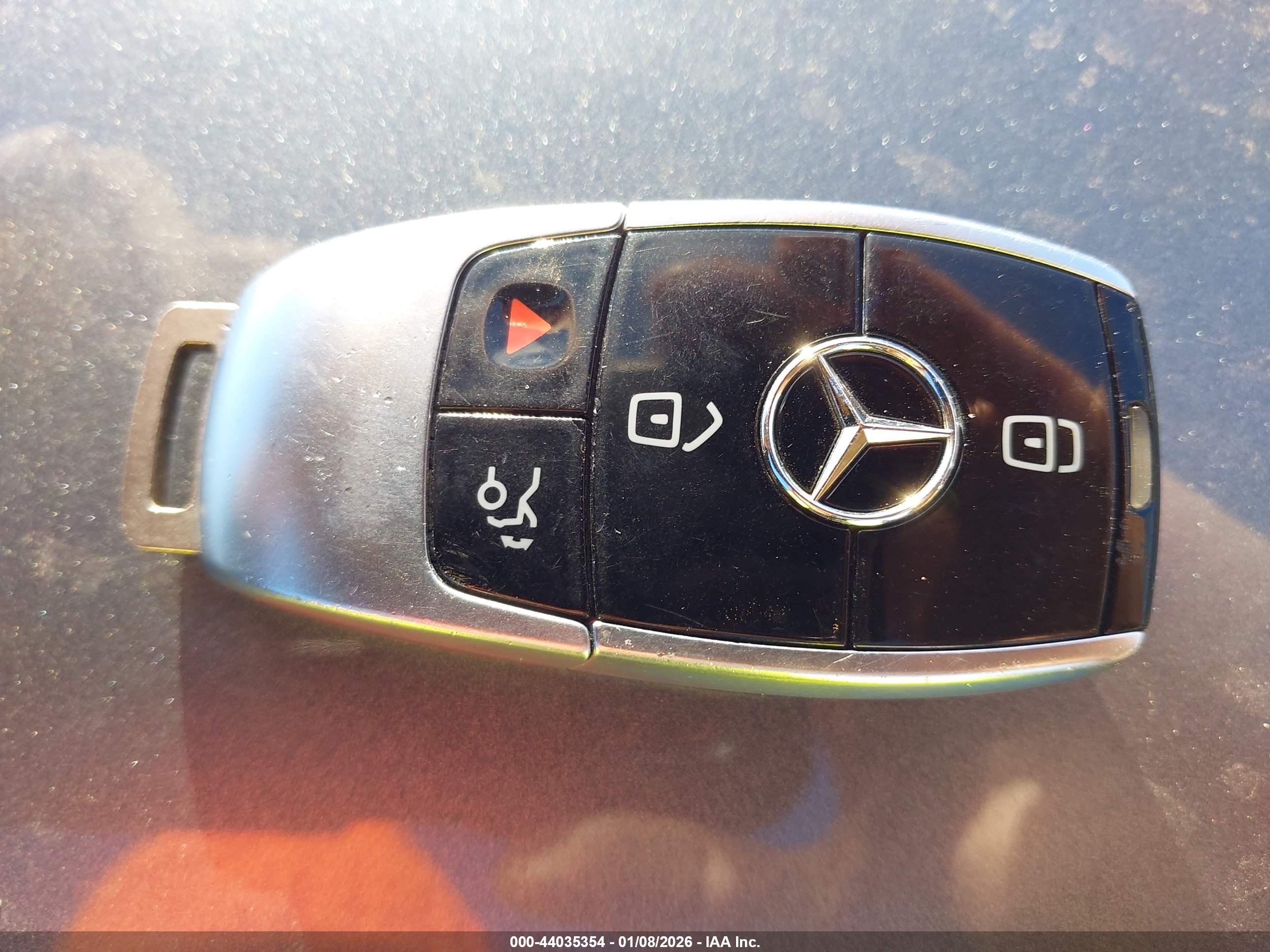 MERCEDES-BENZ E image 11