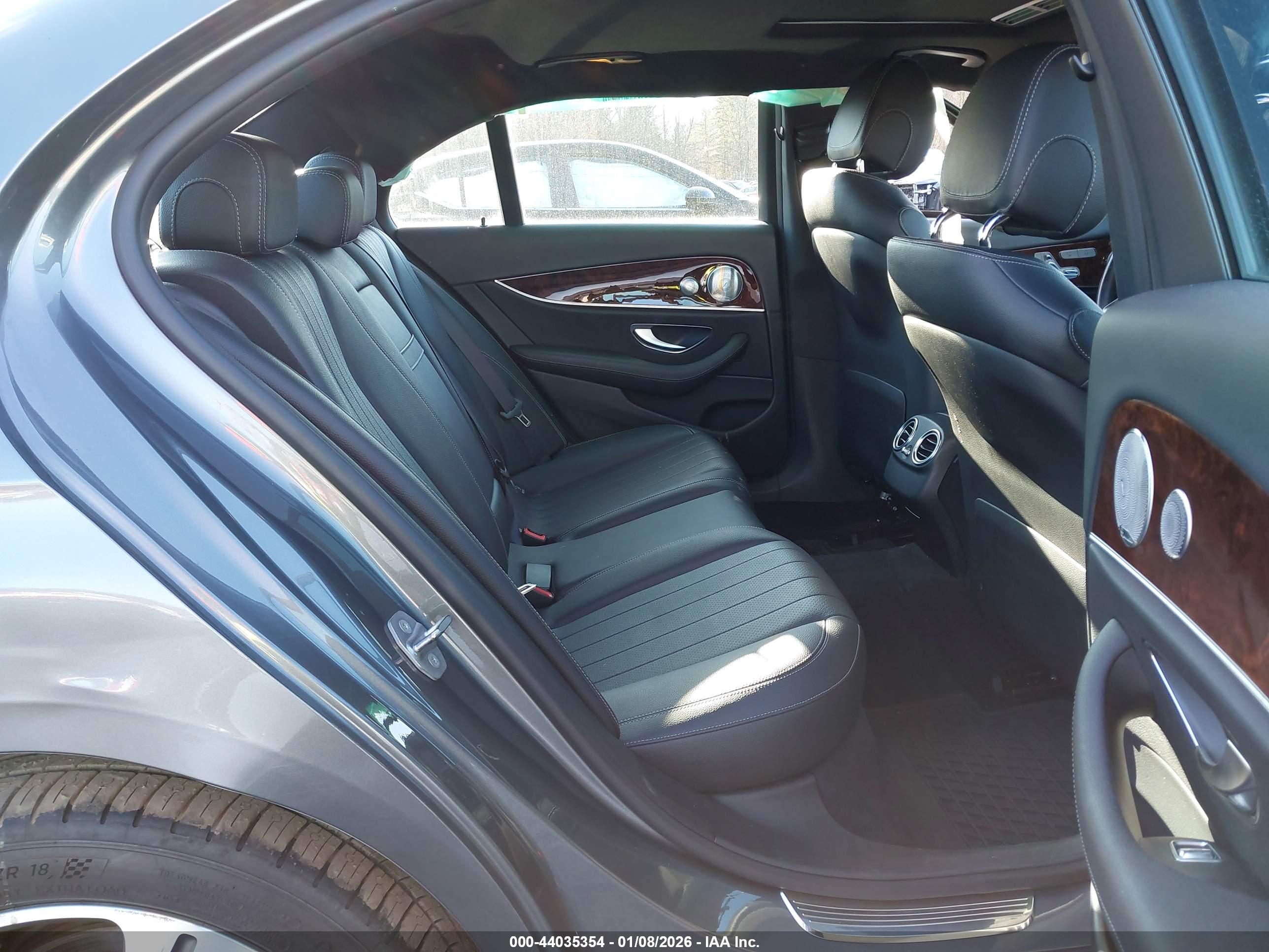 MERCEDES-BENZ E image 8