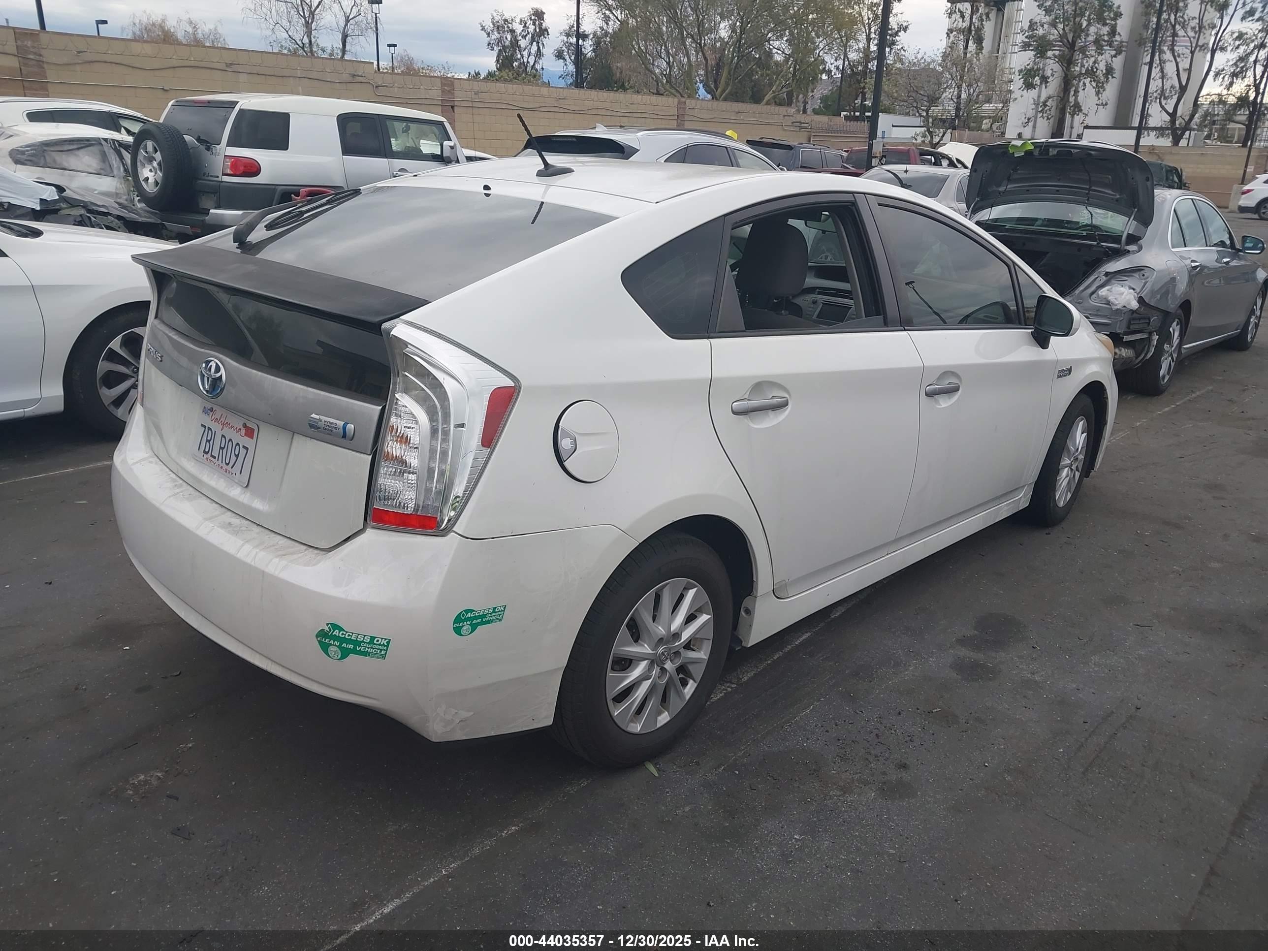 TOYOTA PRIUS image 4