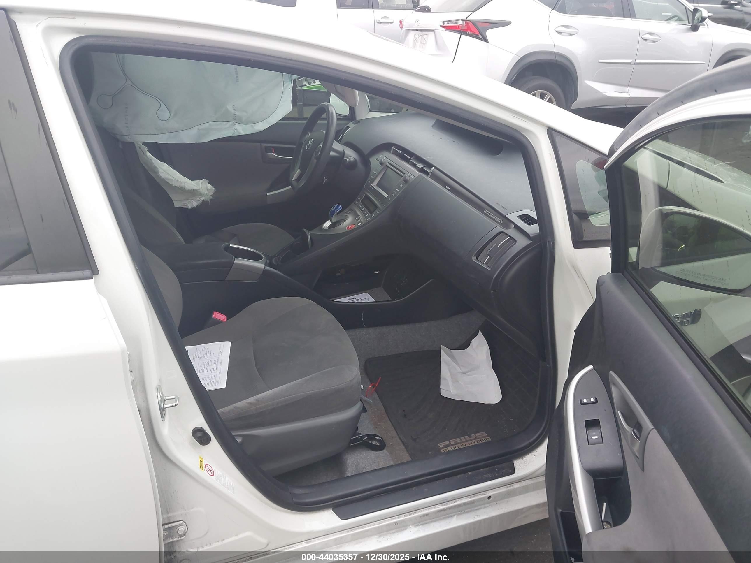 TOYOTA PRIUS image 5