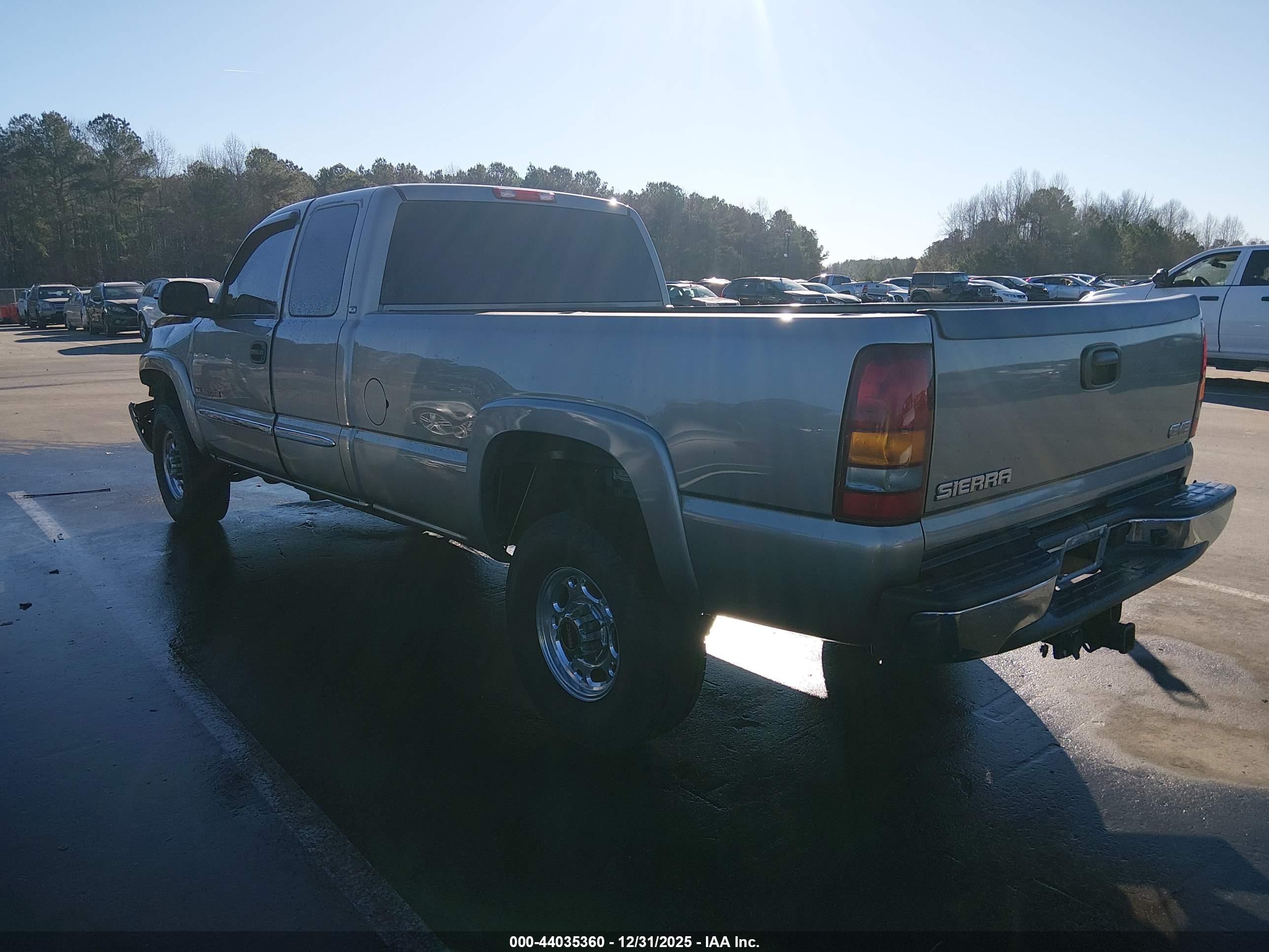 GMC SIERRA image 3