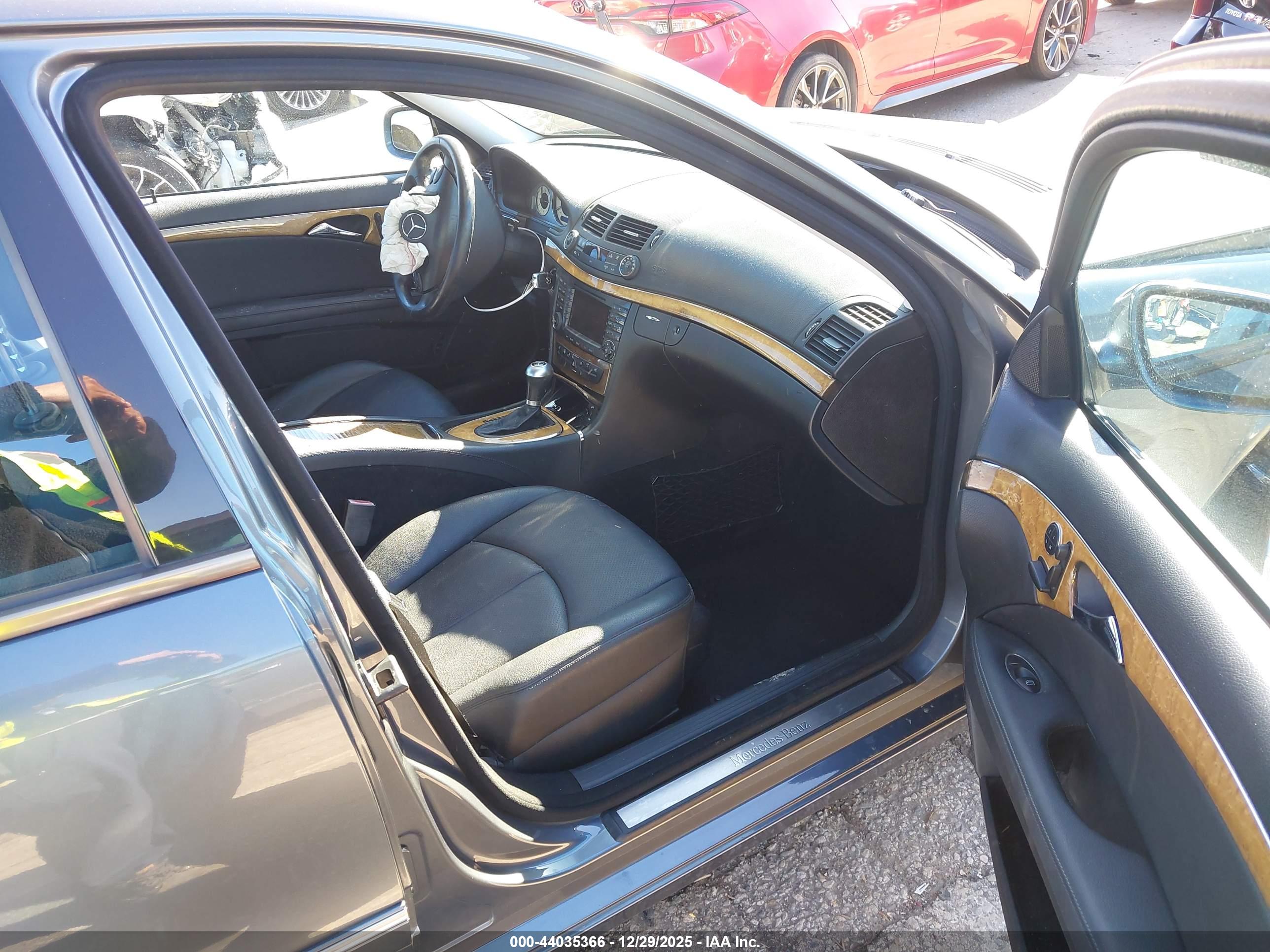 MERCEDES-BENZ E image 5