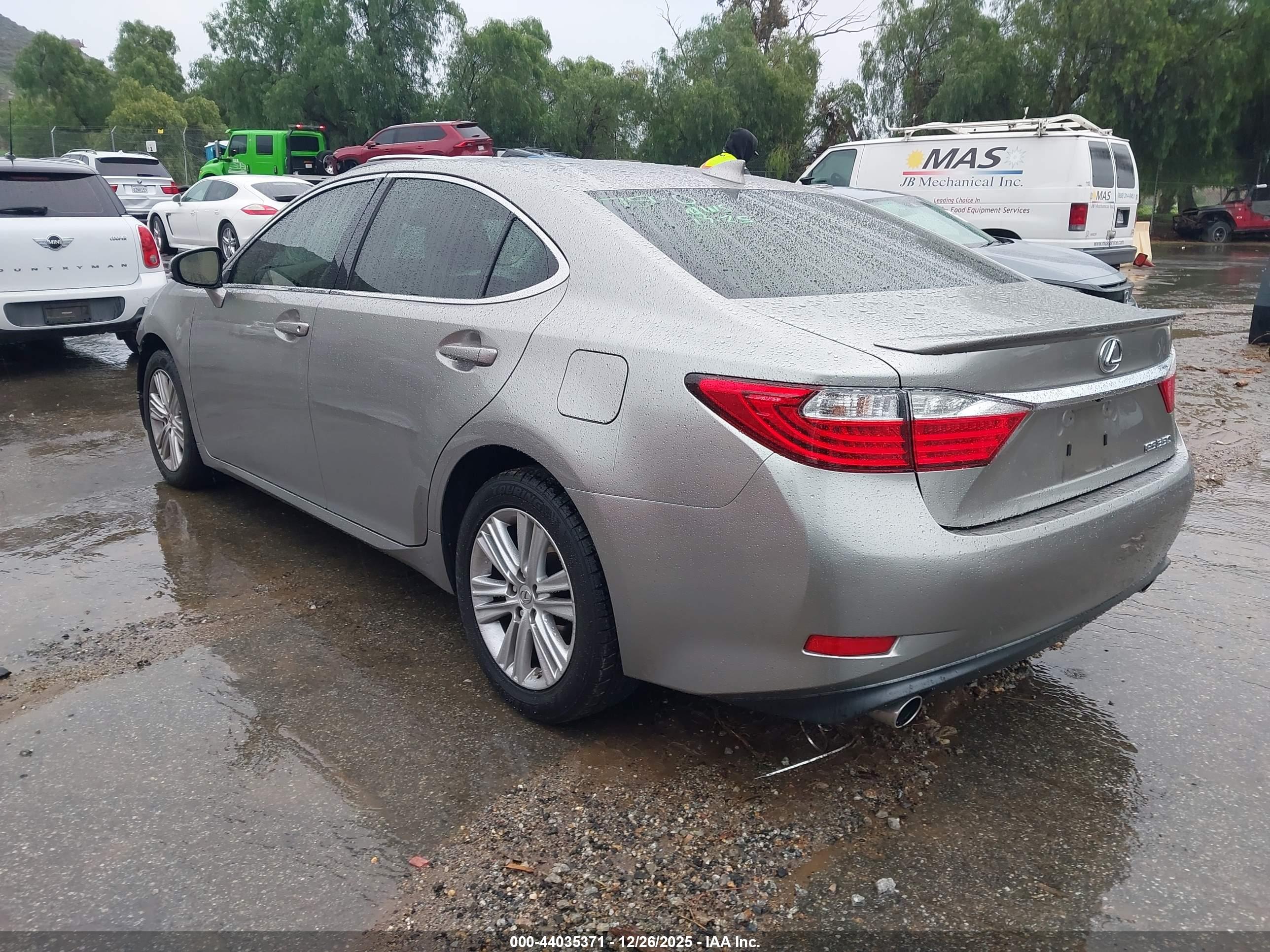 LEXUS ES image 3