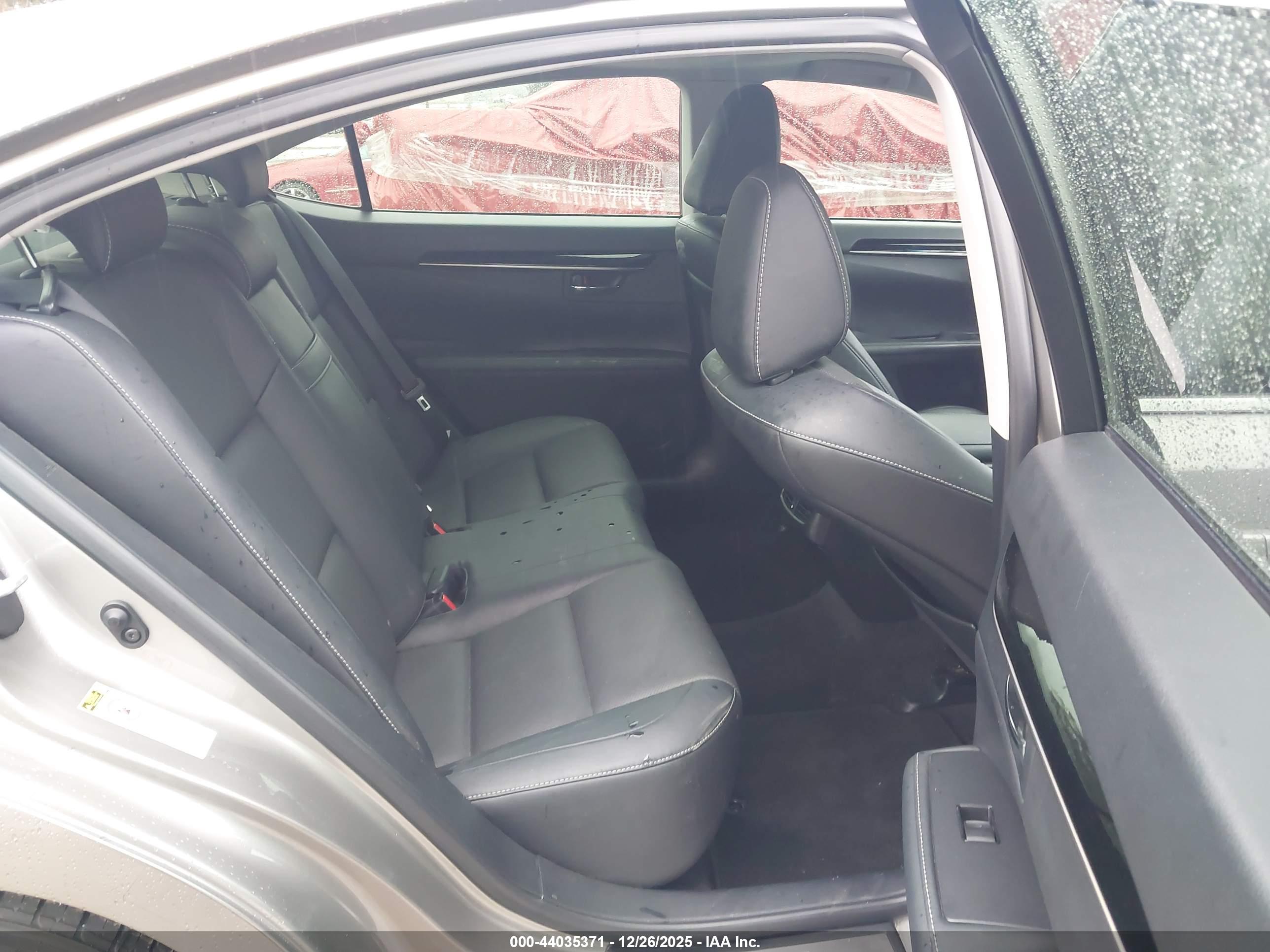 LEXUS ES image 8