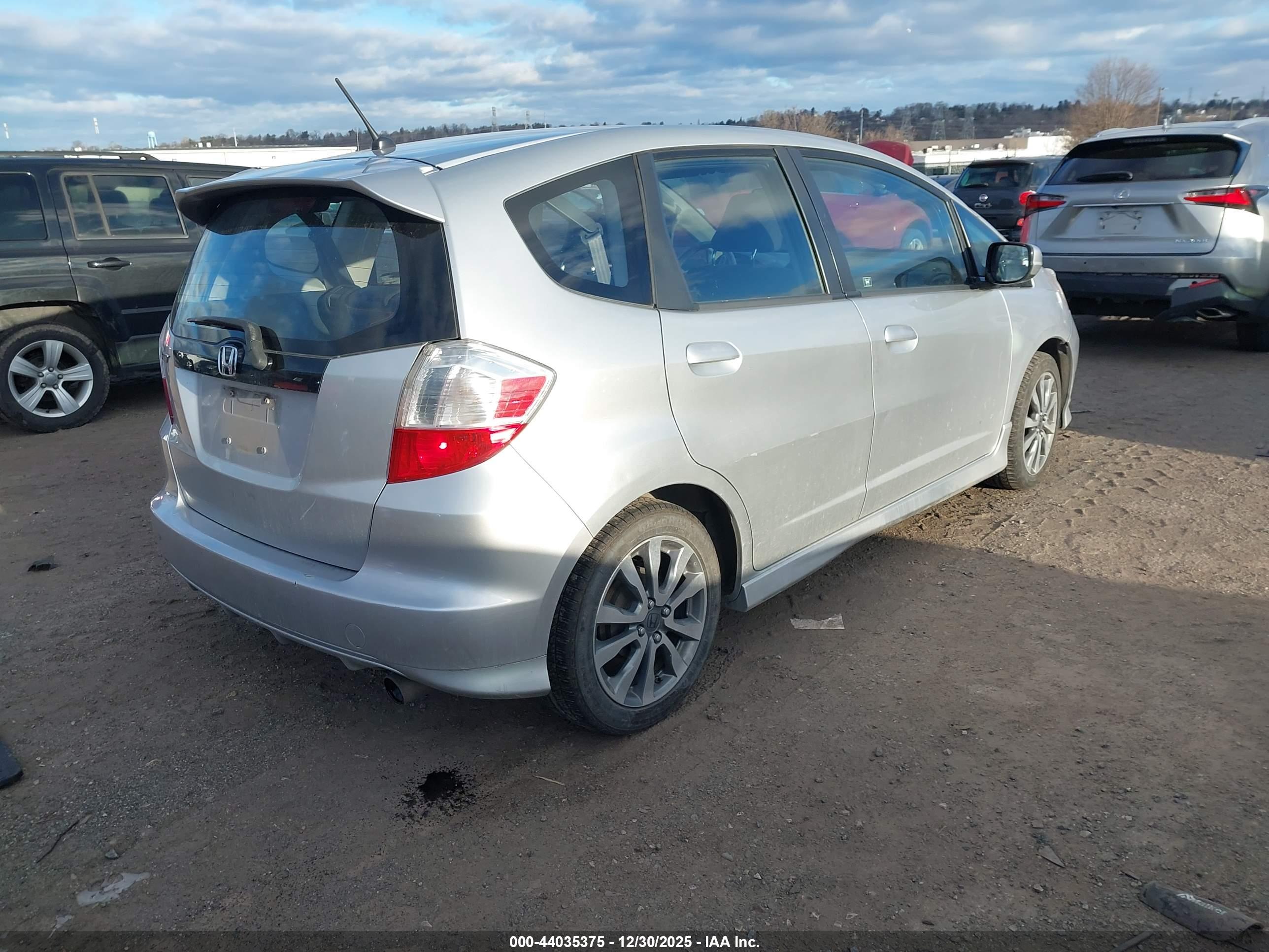 HONDA FIT image 4