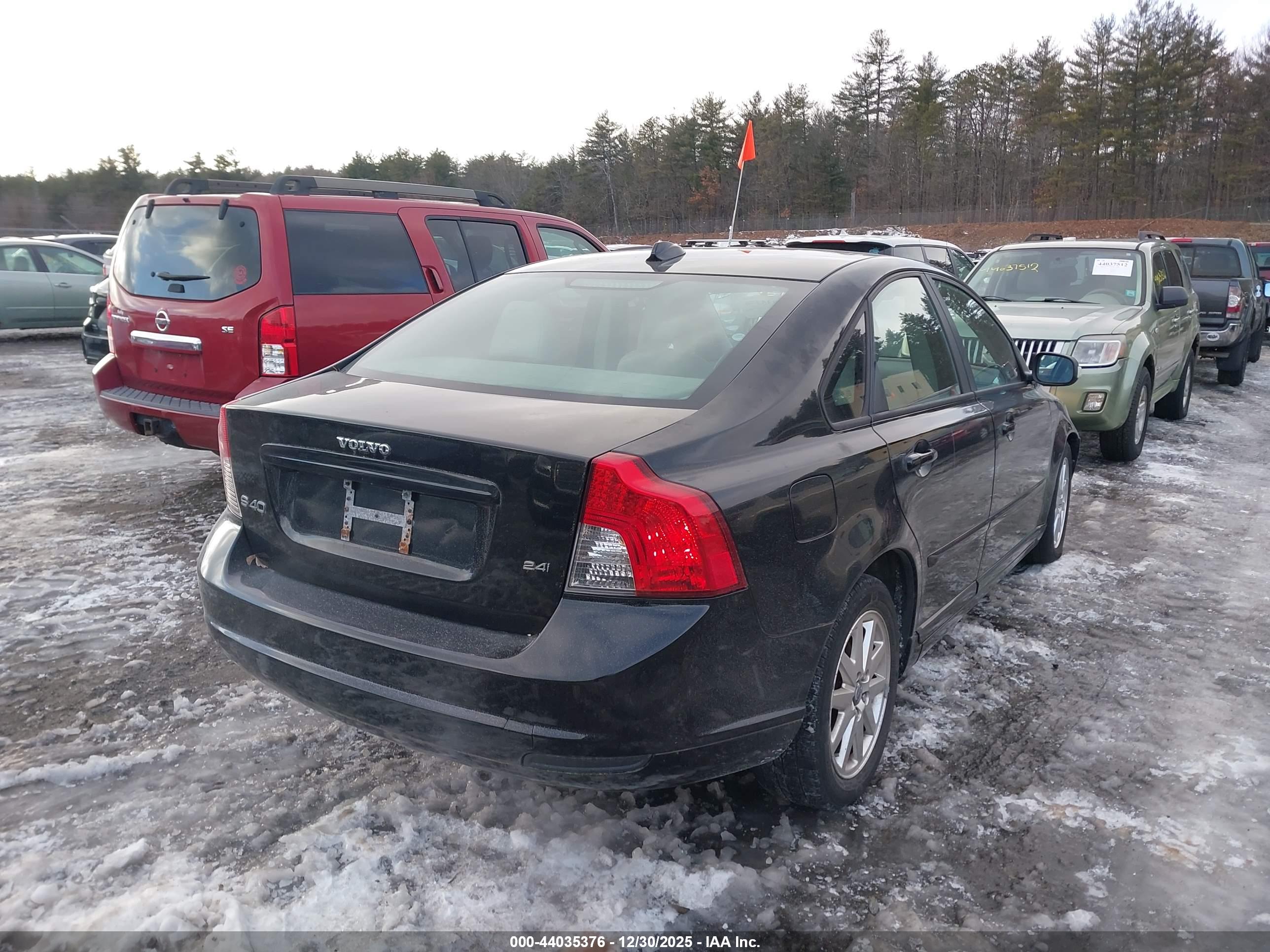 VOLVO S40 image 4