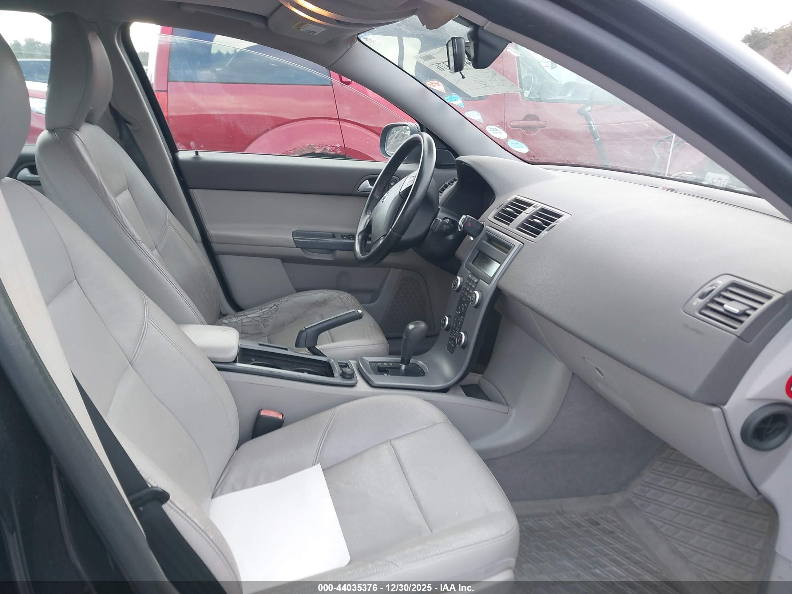 VOLVO S40 image 5