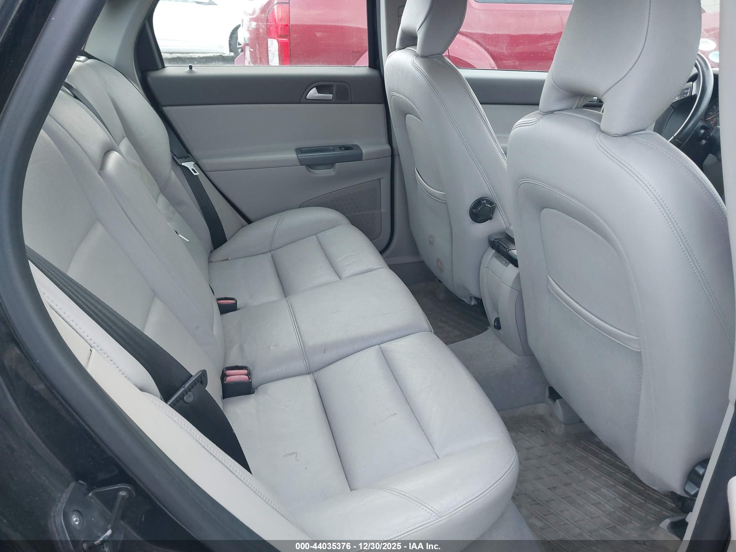 VOLVO S40 image 8