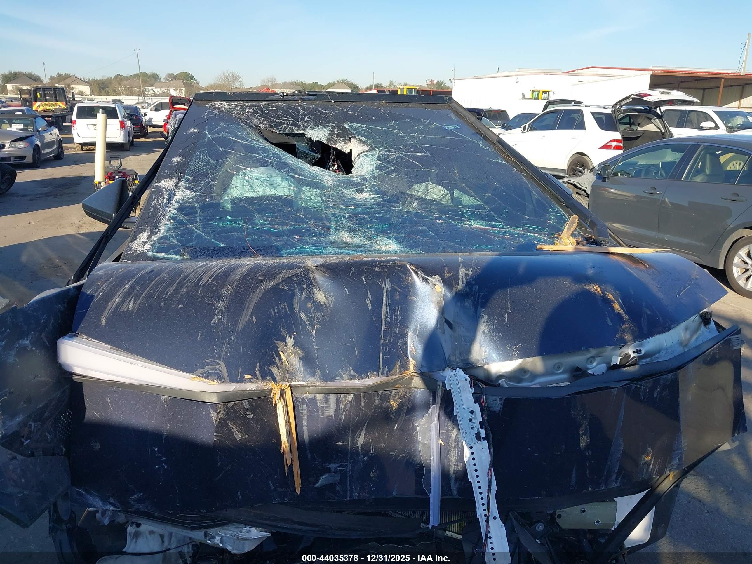 TESLA CYBERTRUCK image 10
