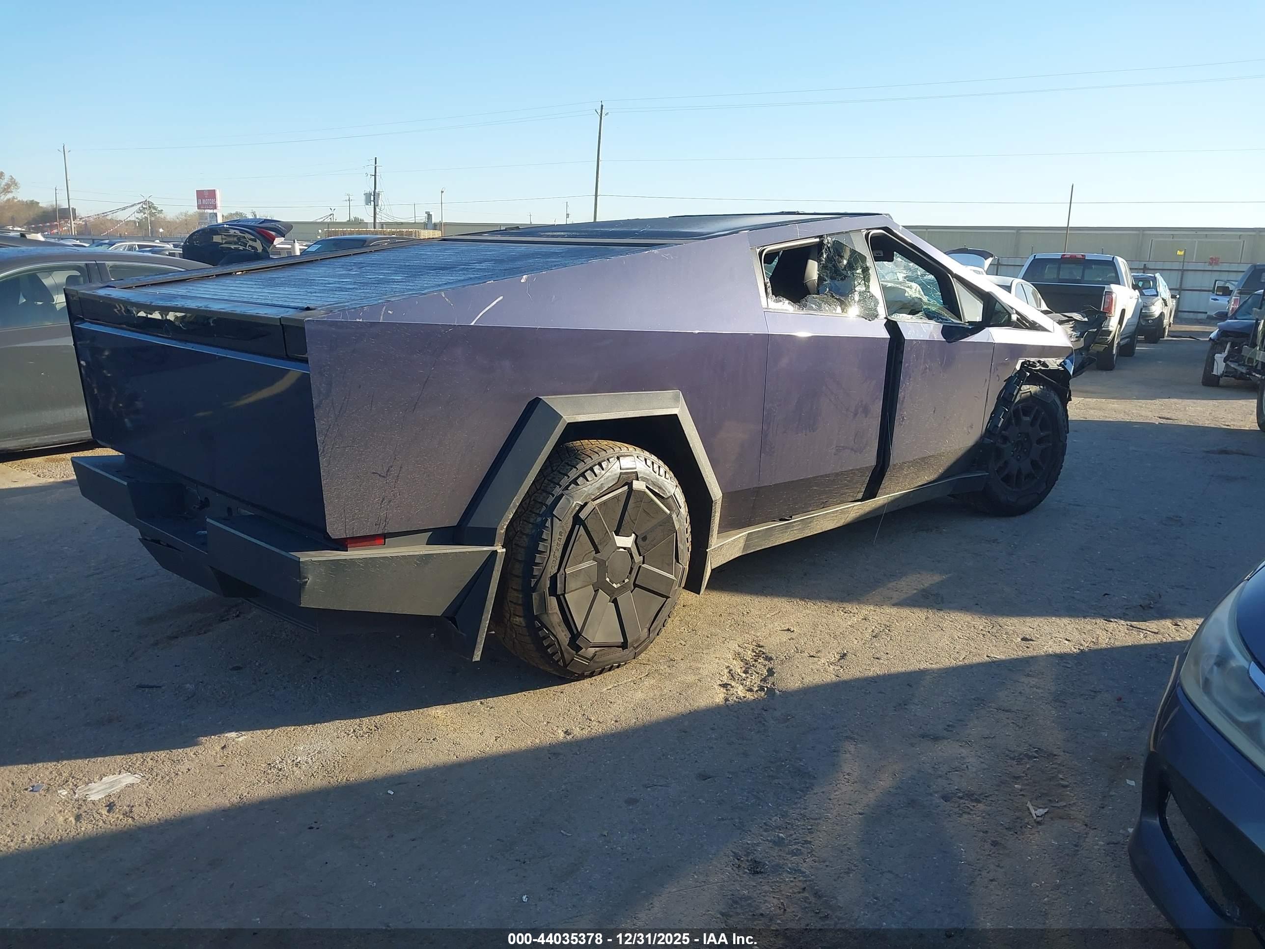 TESLA CYBERTRUCK image 4