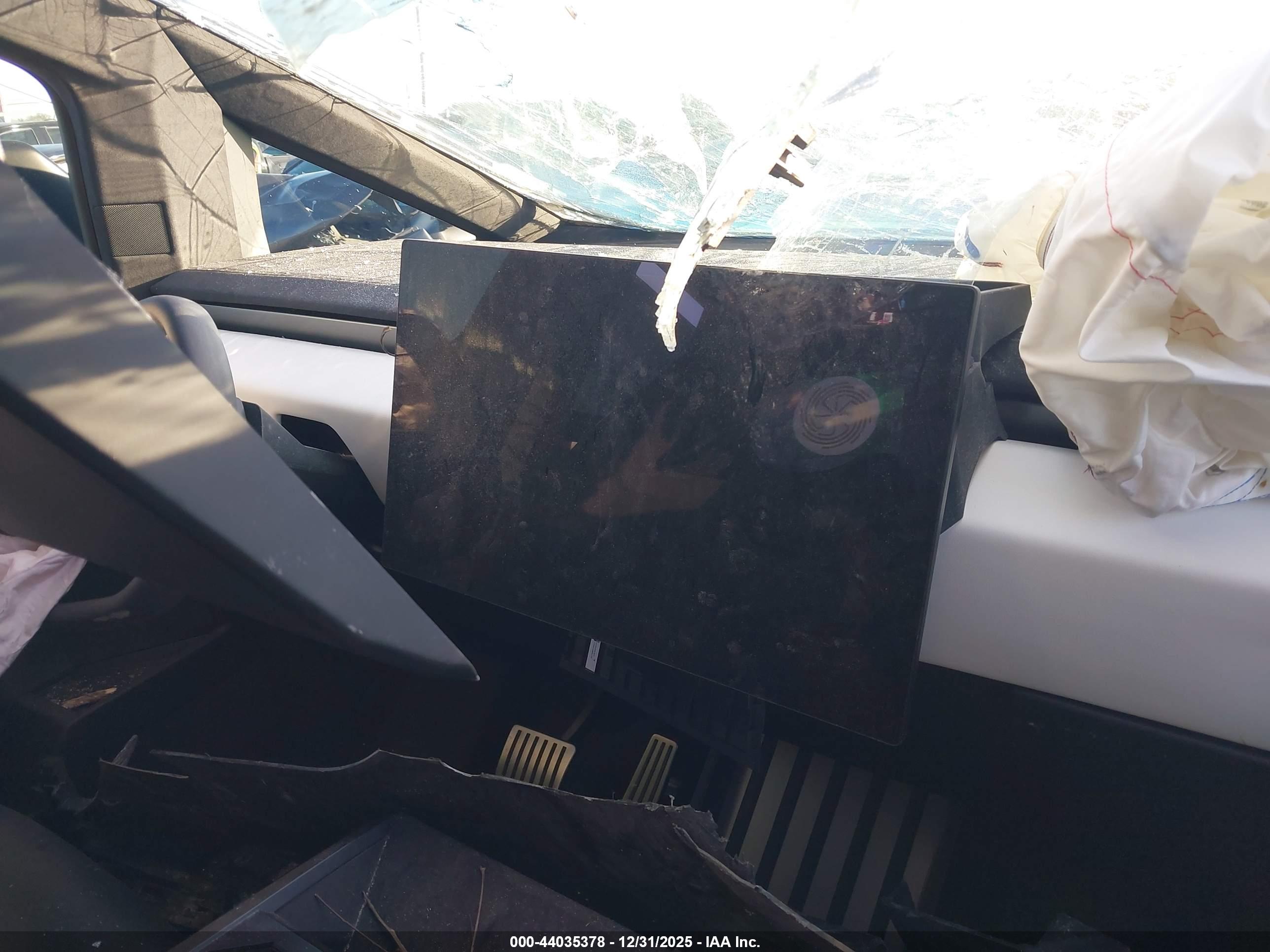 TESLA CYBERTRUCK image 7