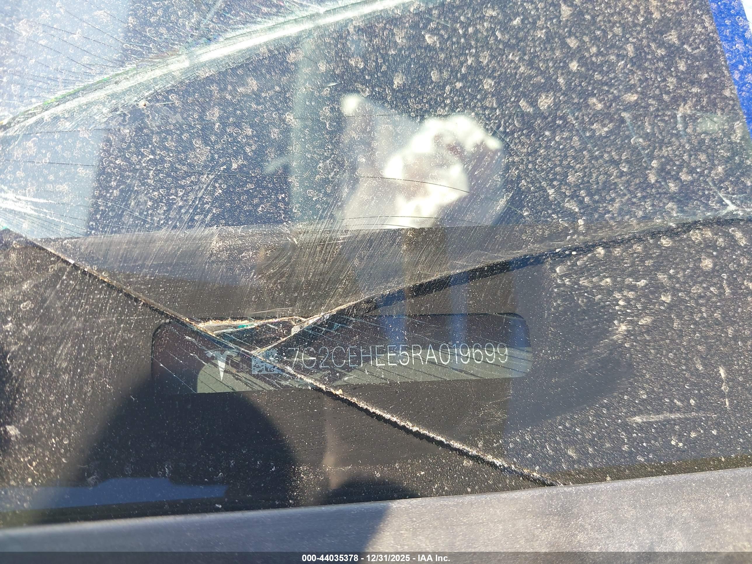 TESLA CYBERTRUCK image 9
