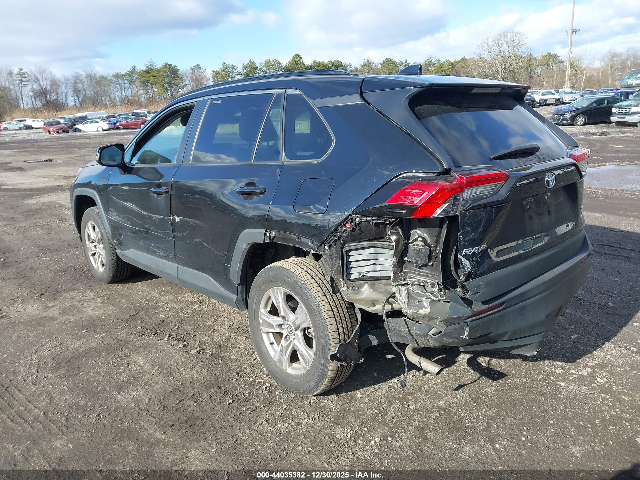 TOYOTA RAV4 image 3