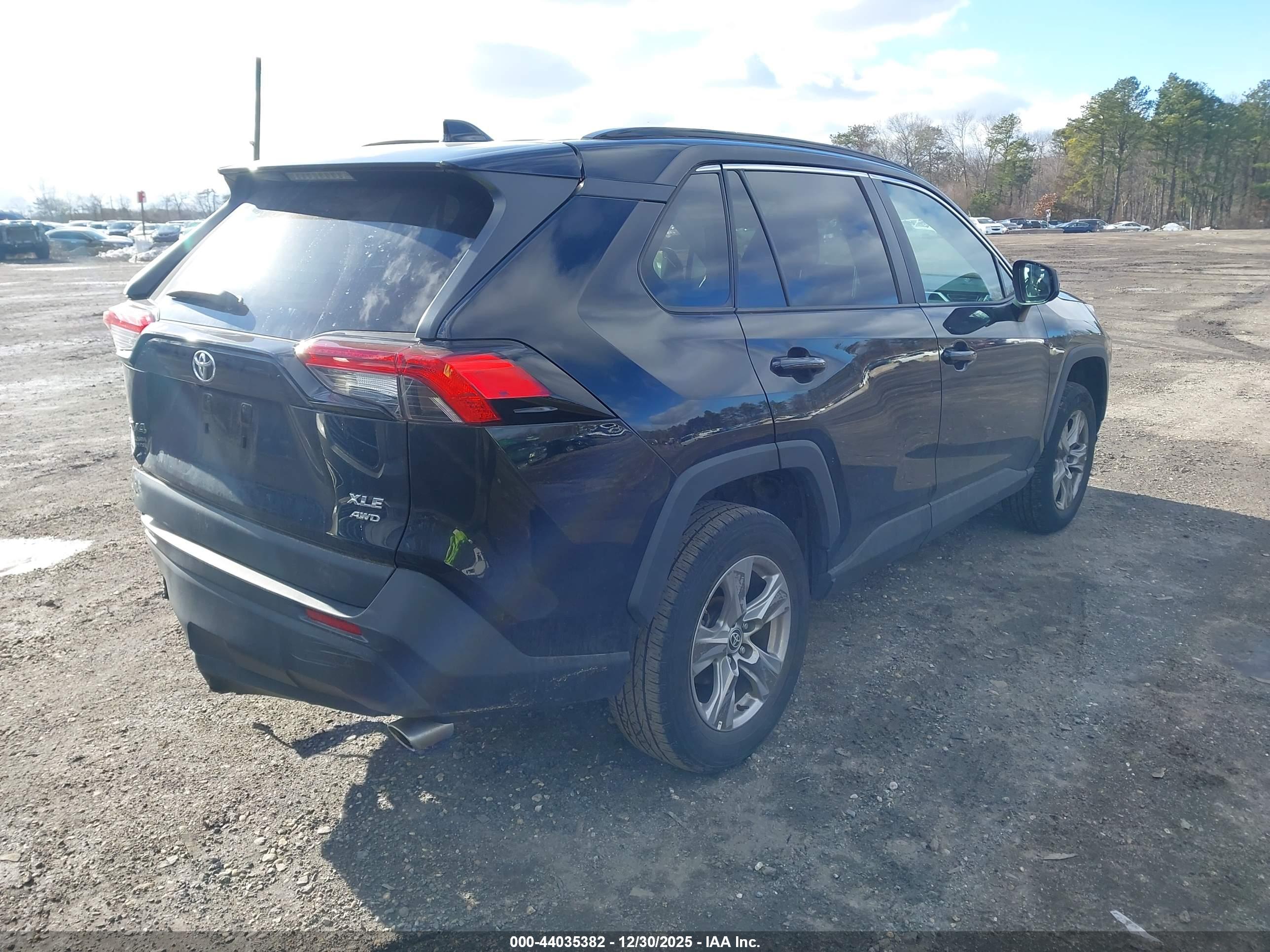 TOYOTA RAV4 image 4
