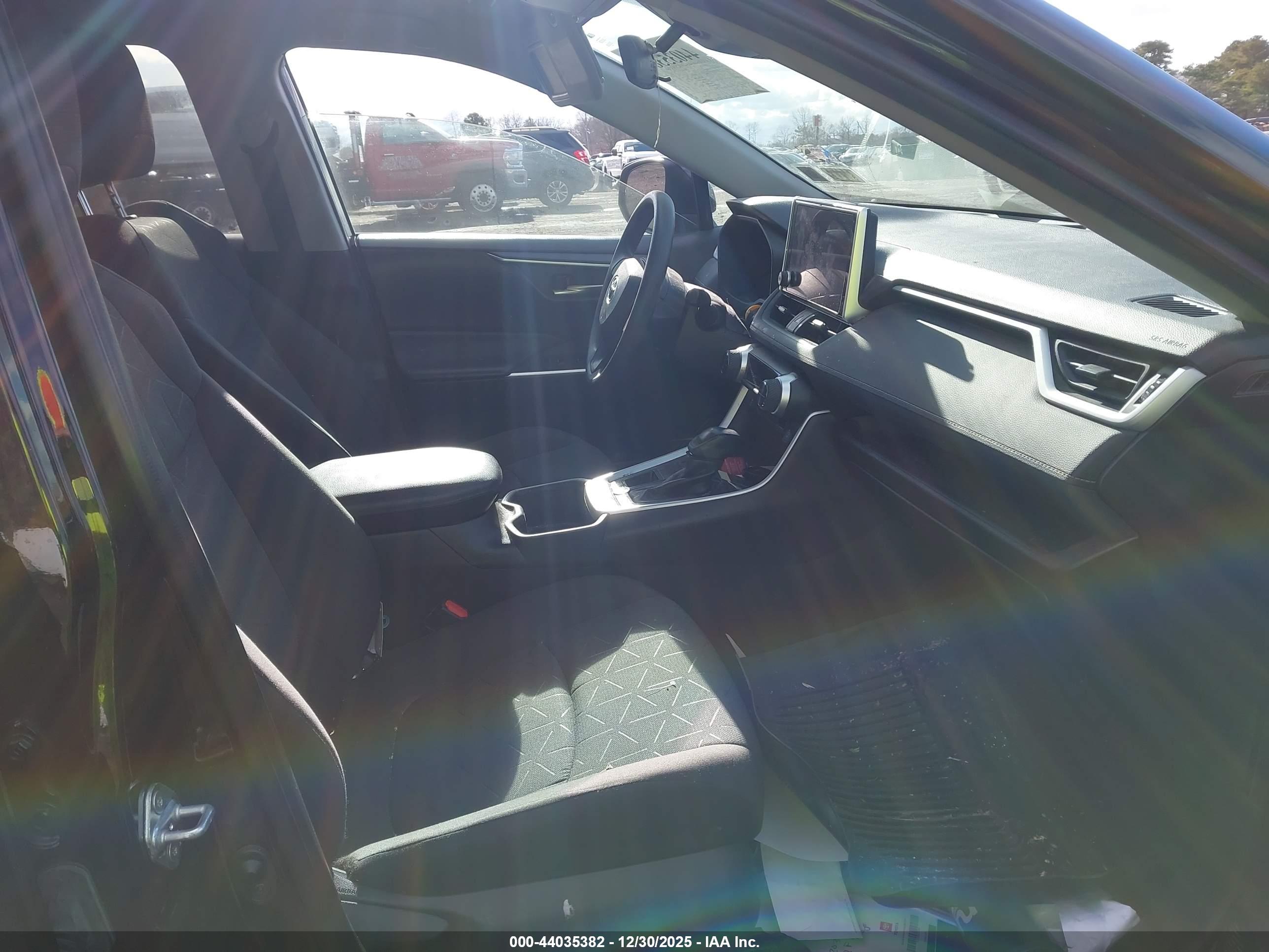 TOYOTA RAV4 image 5