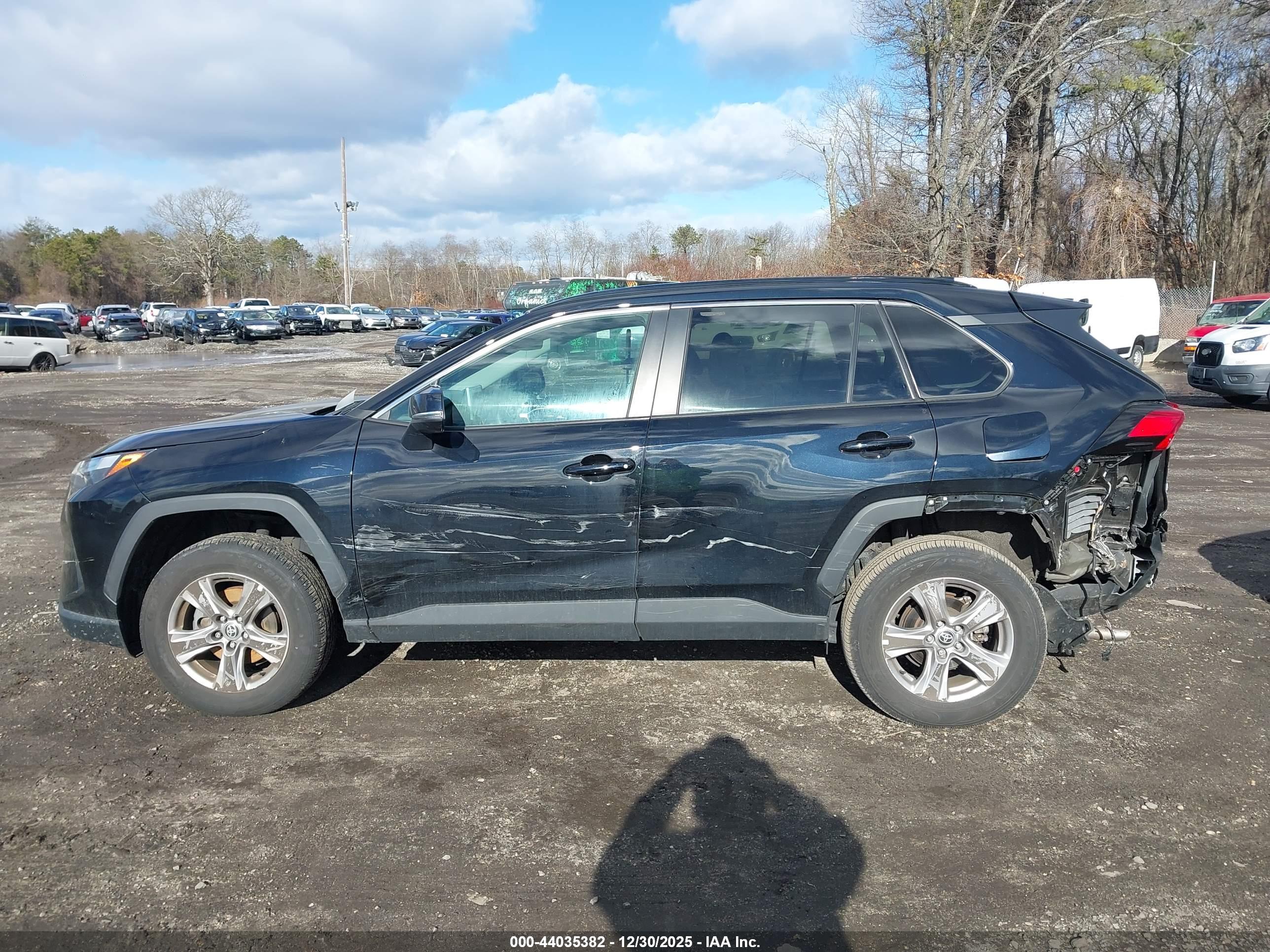TOYOTA RAV4 image 6