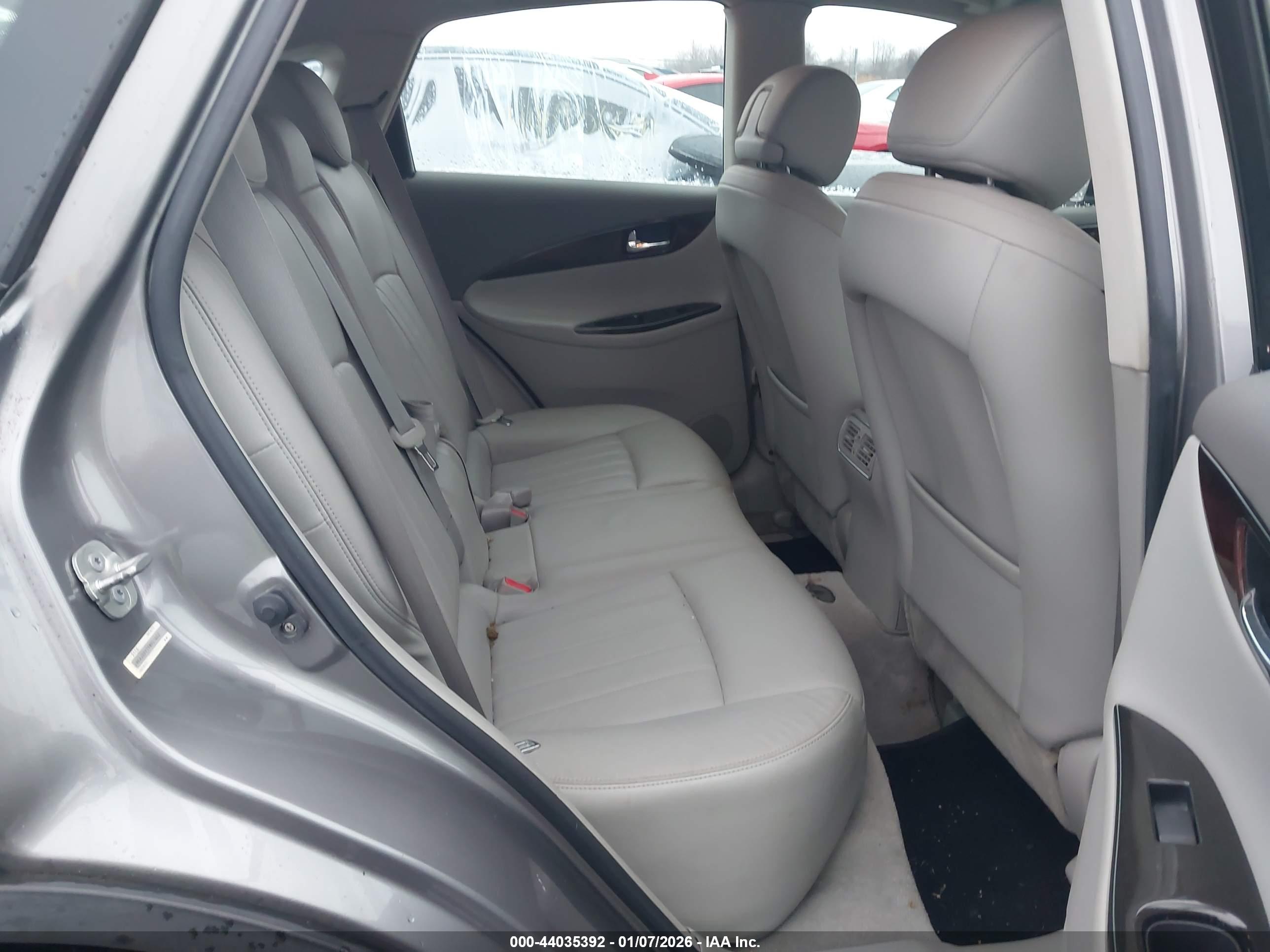 INFINITI EX35 image 8