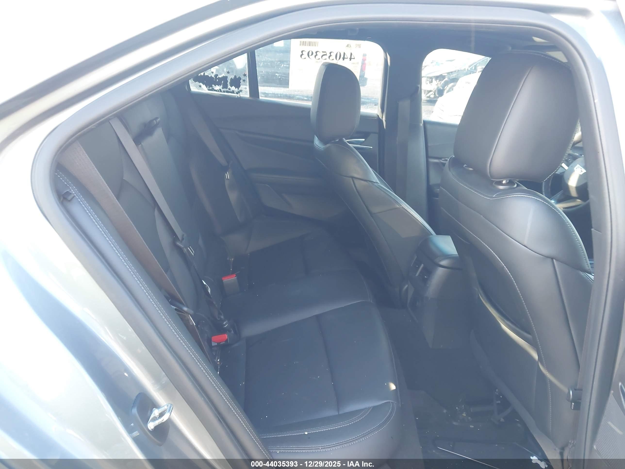 CADILLAC CT4 image 8