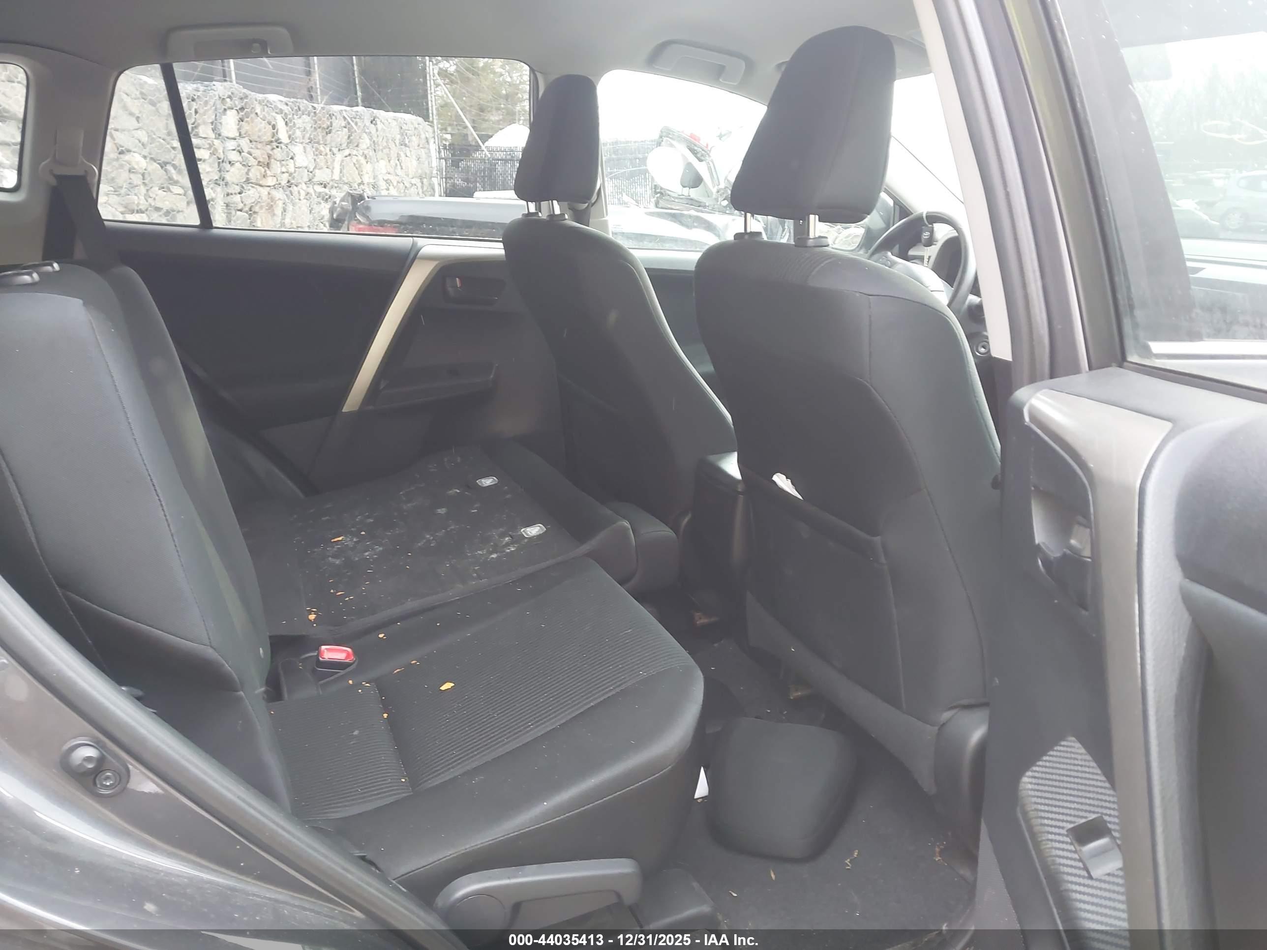 TOYOTA RAV4 image 8