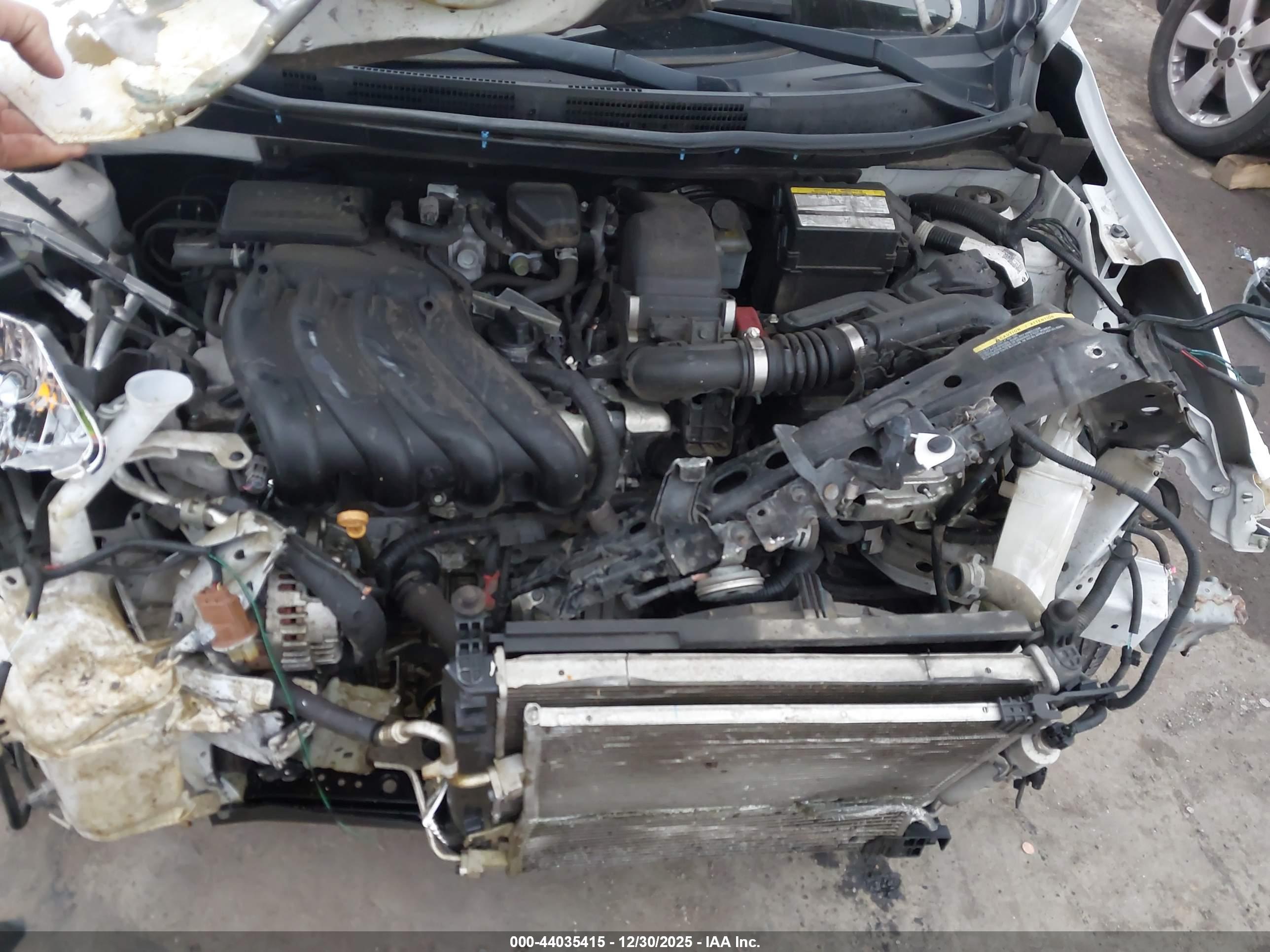 NISSAN VERSA image 10
