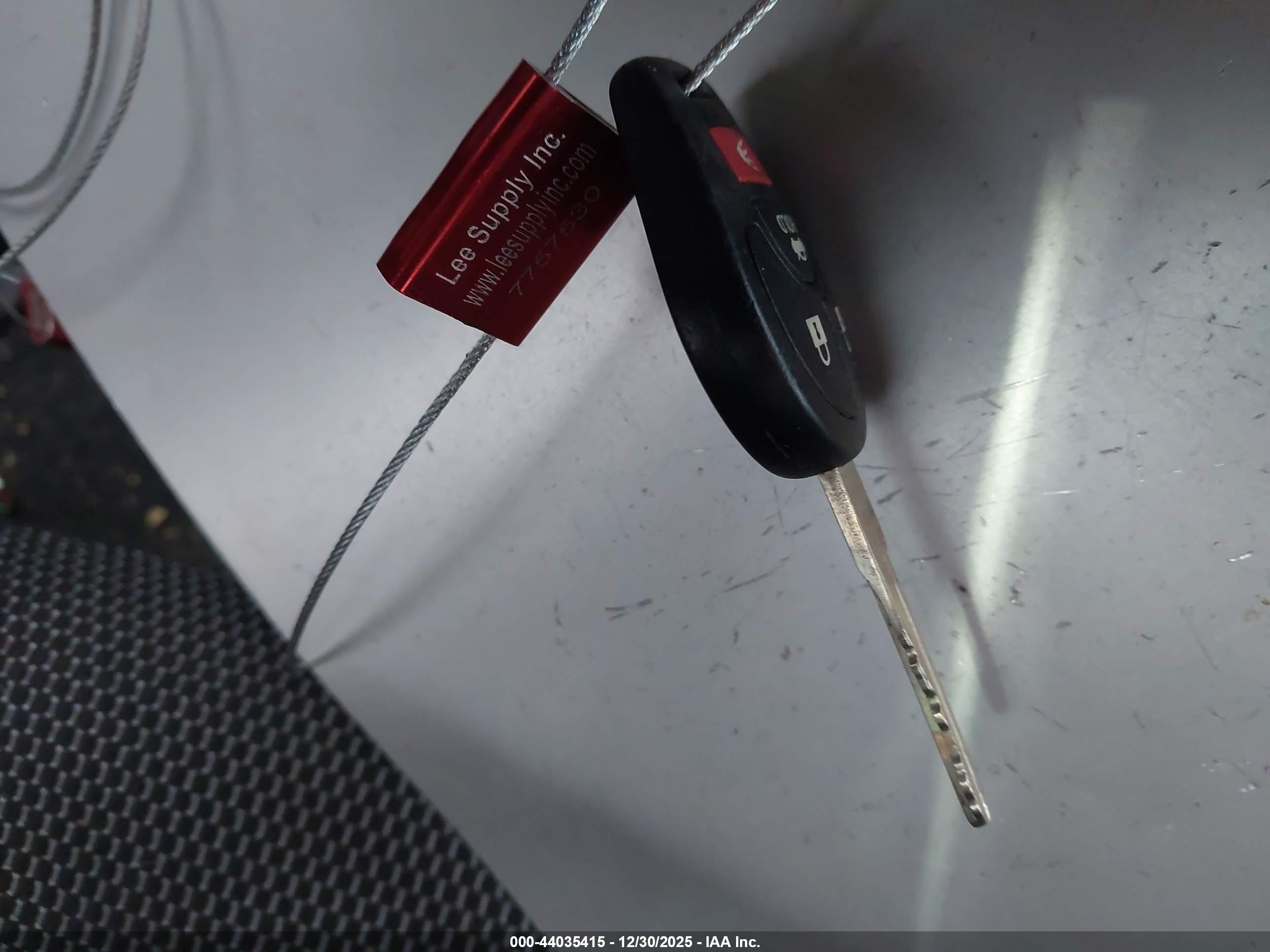 NISSAN VERSA image 11