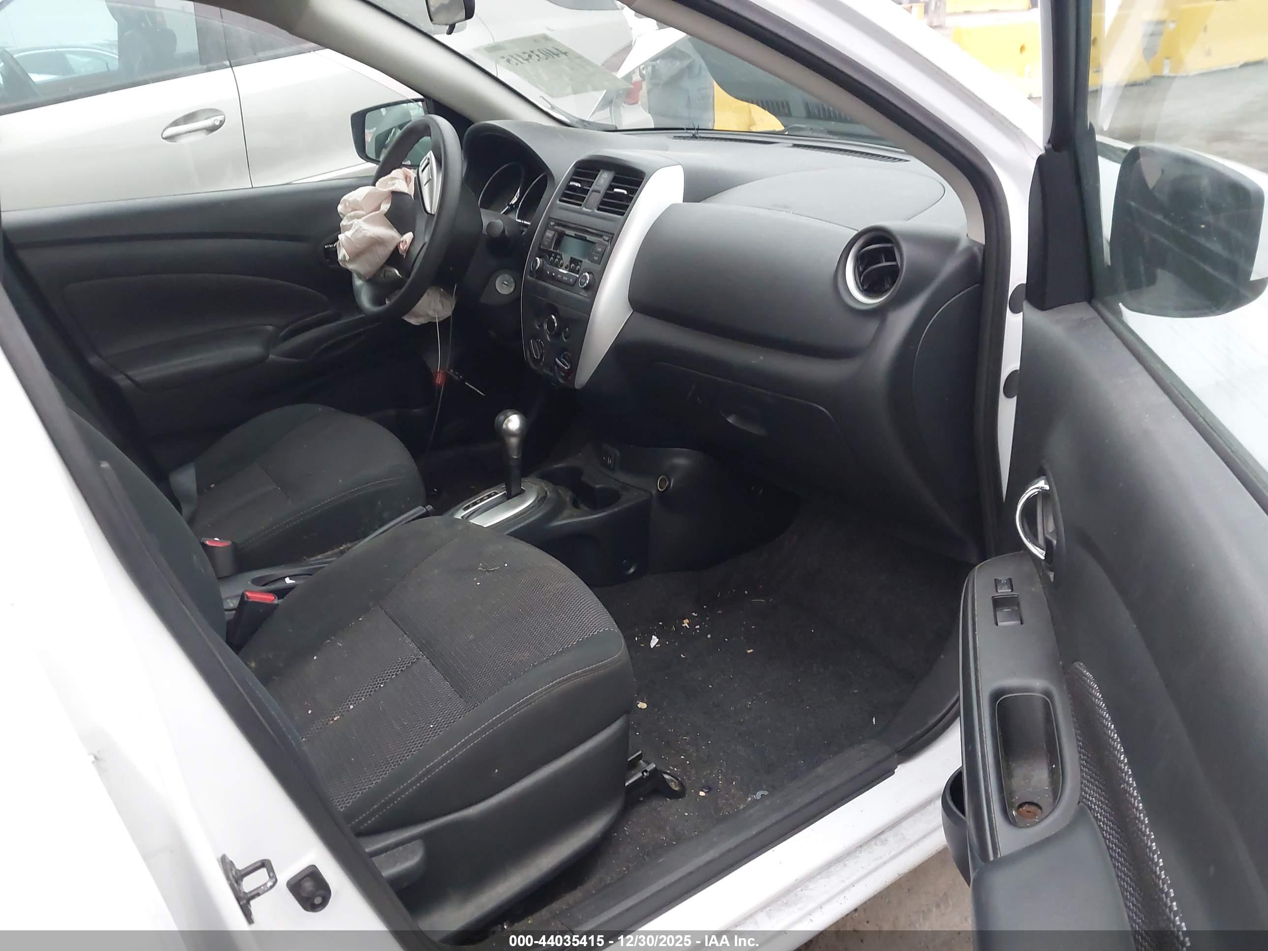 NISSAN VERSA image 5