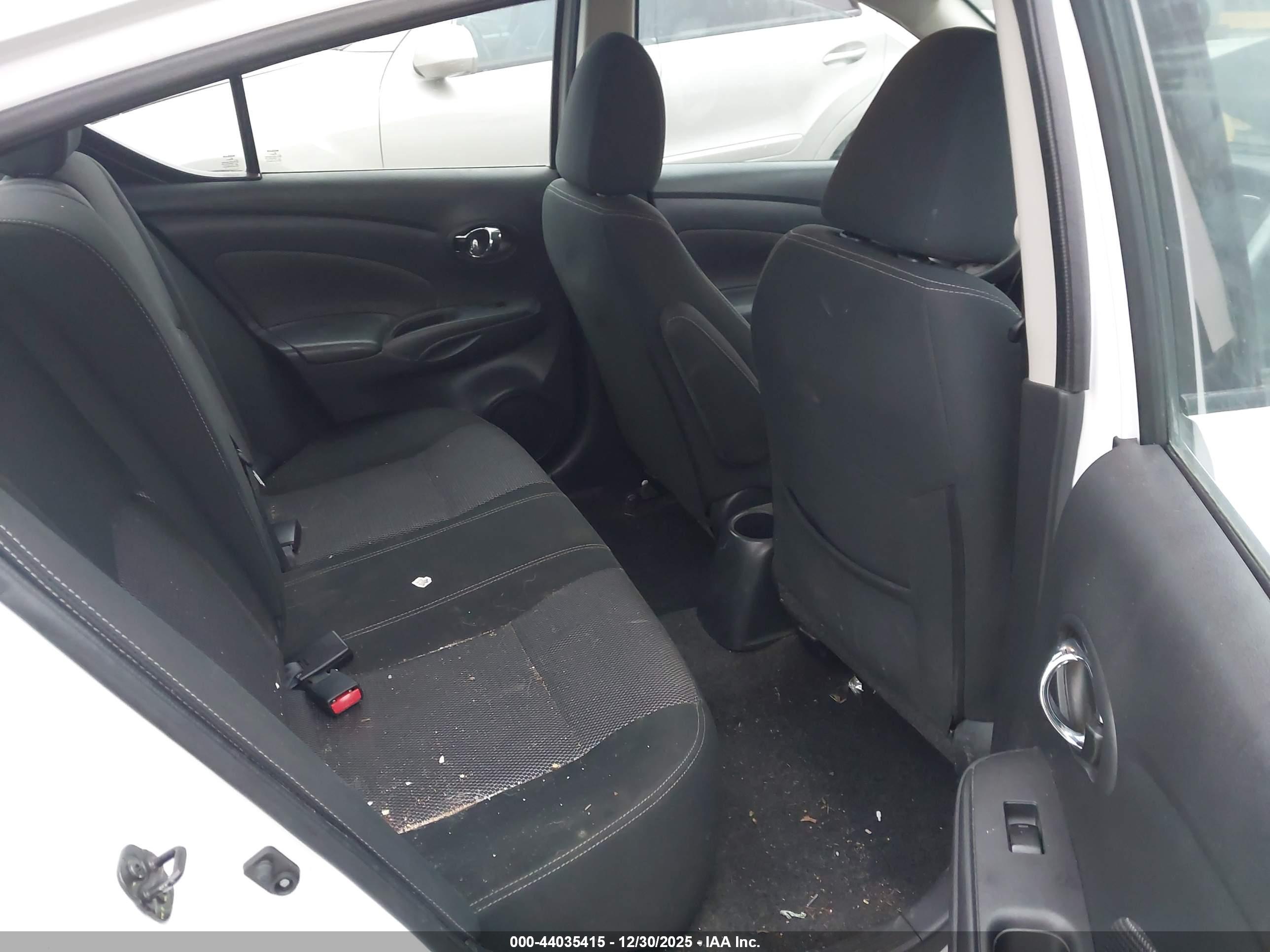NISSAN VERSA image 8