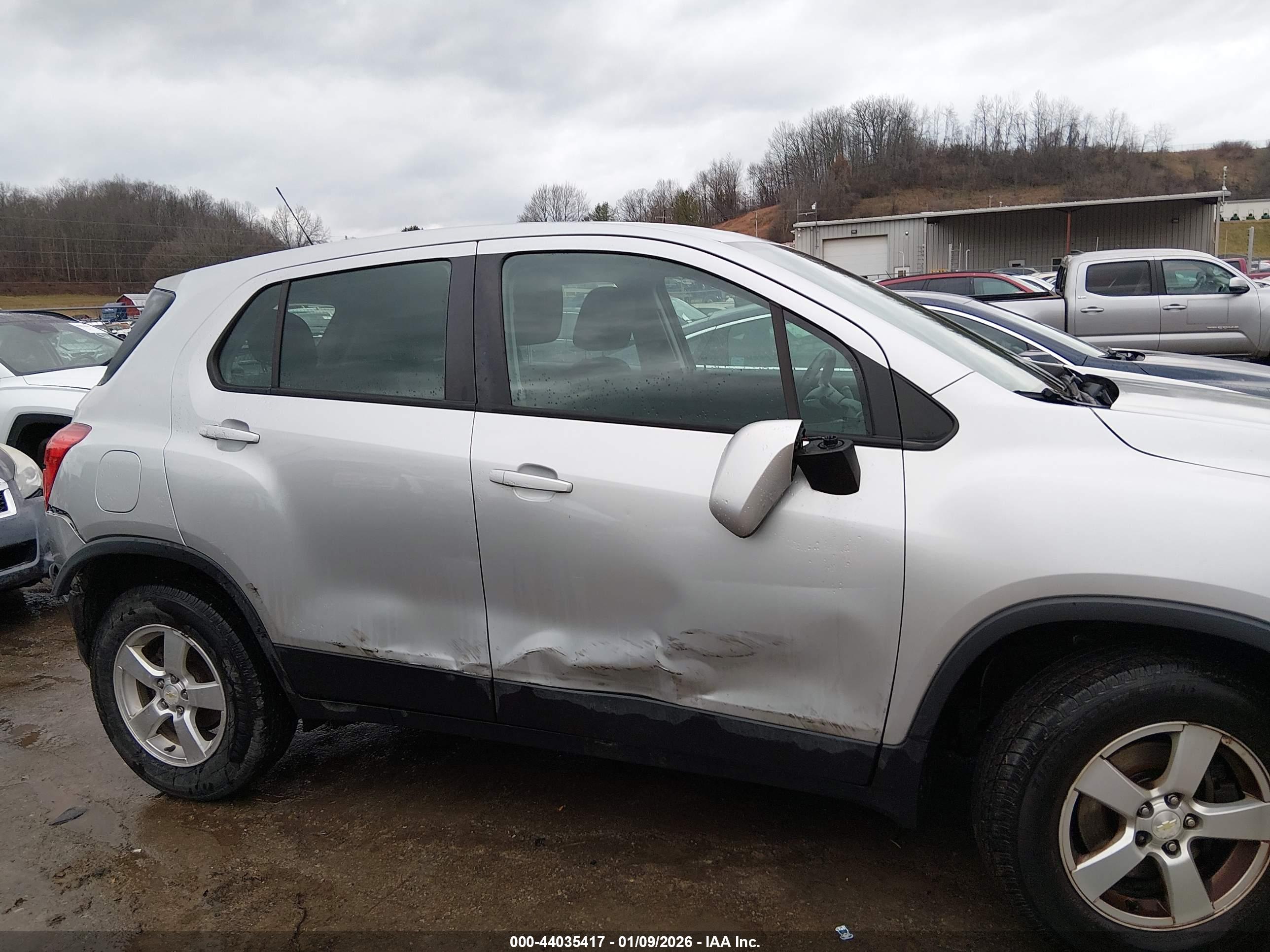CHEVROLET TRAX image 6