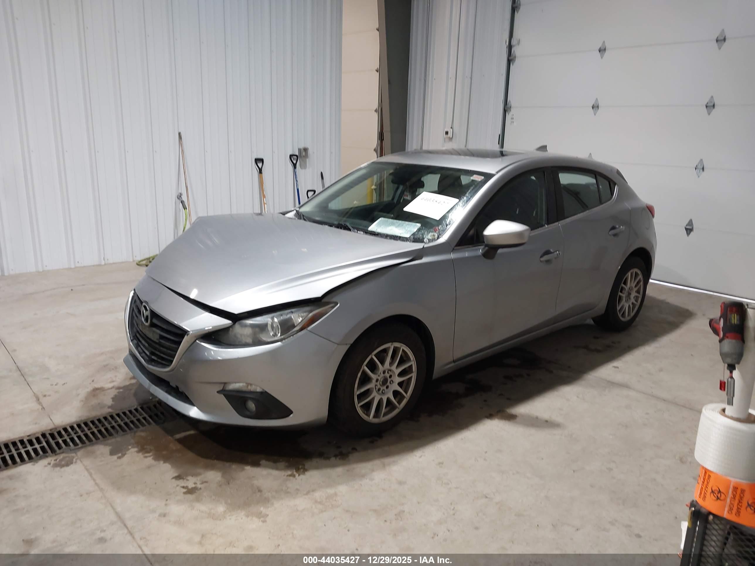 MAZDA MAZDA3 image 2