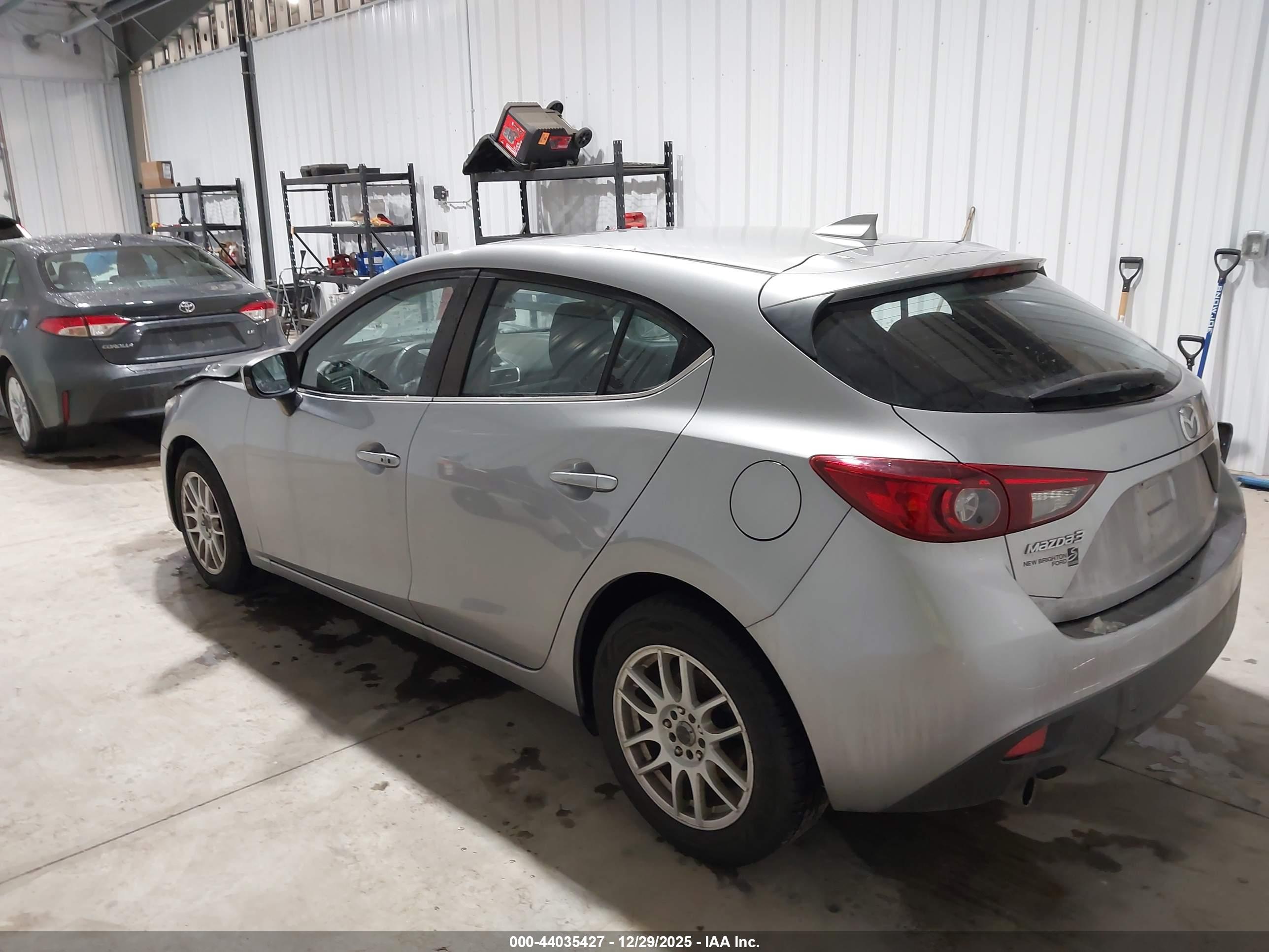 MAZDA MAZDA3 image 3