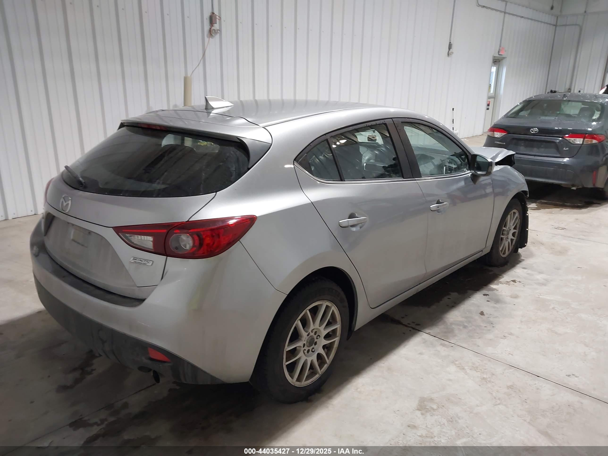 MAZDA MAZDA3 image 4