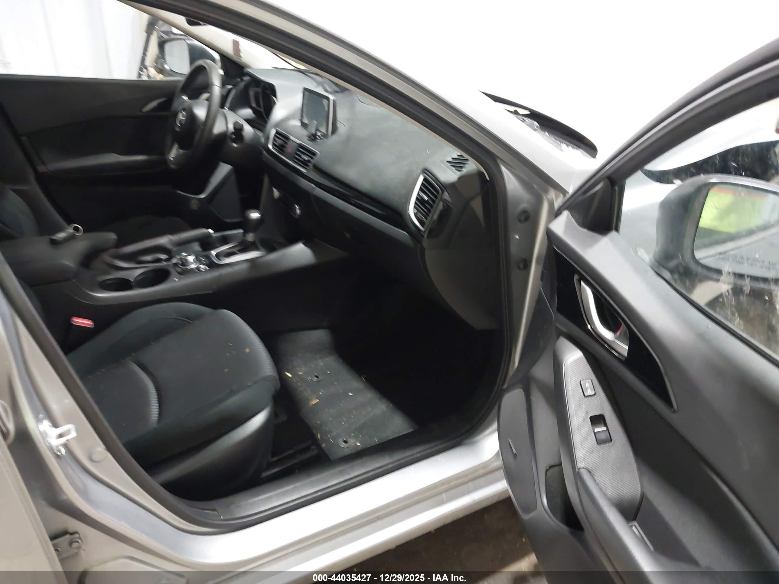 MAZDA MAZDA3 image 5