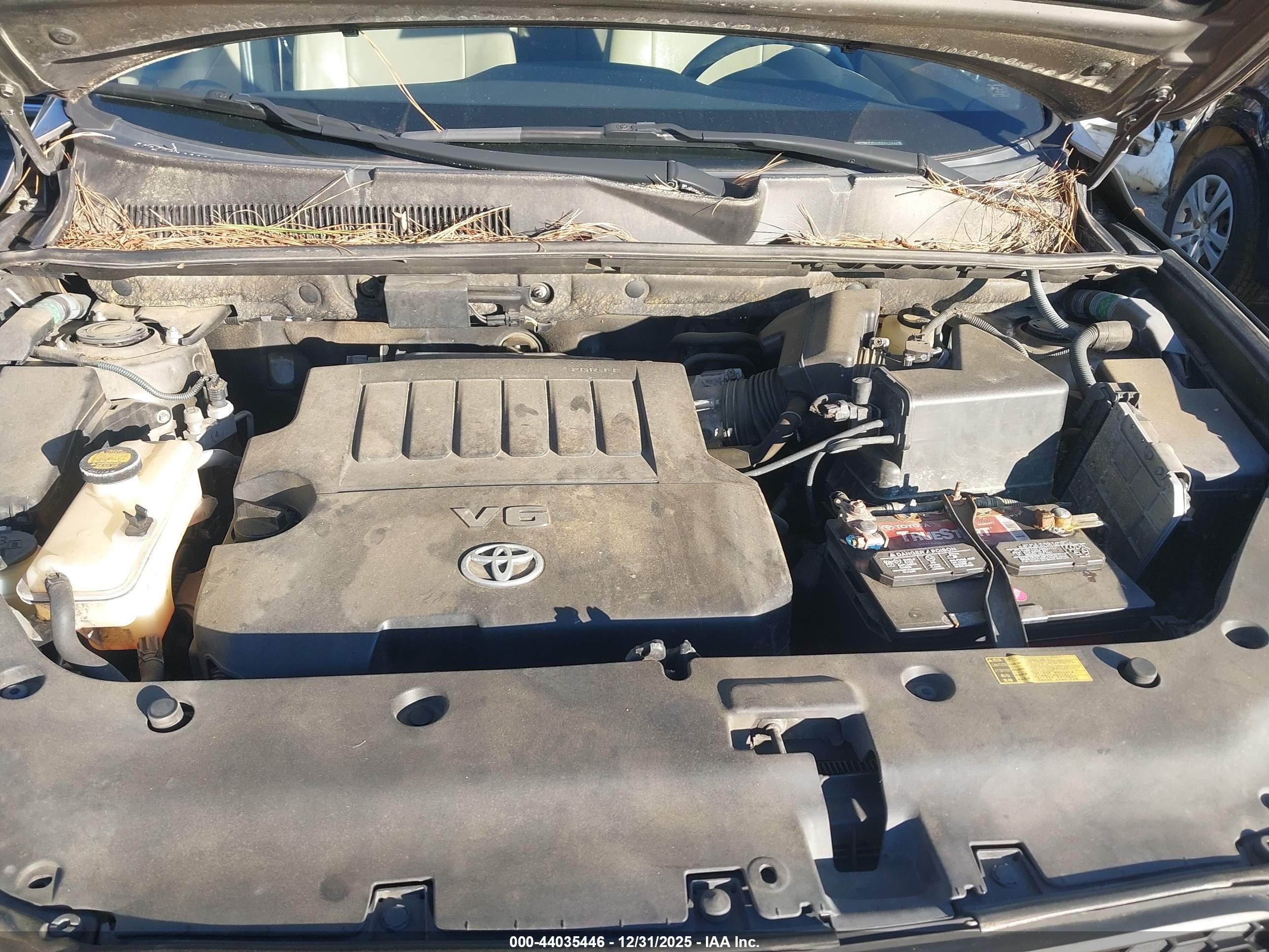 TOYOTA RAV4 image 10