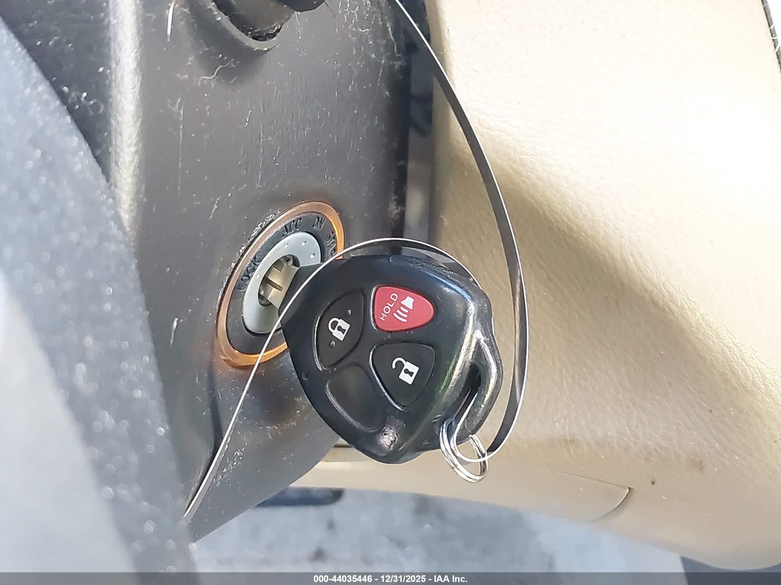 TOYOTA RAV4 image 11