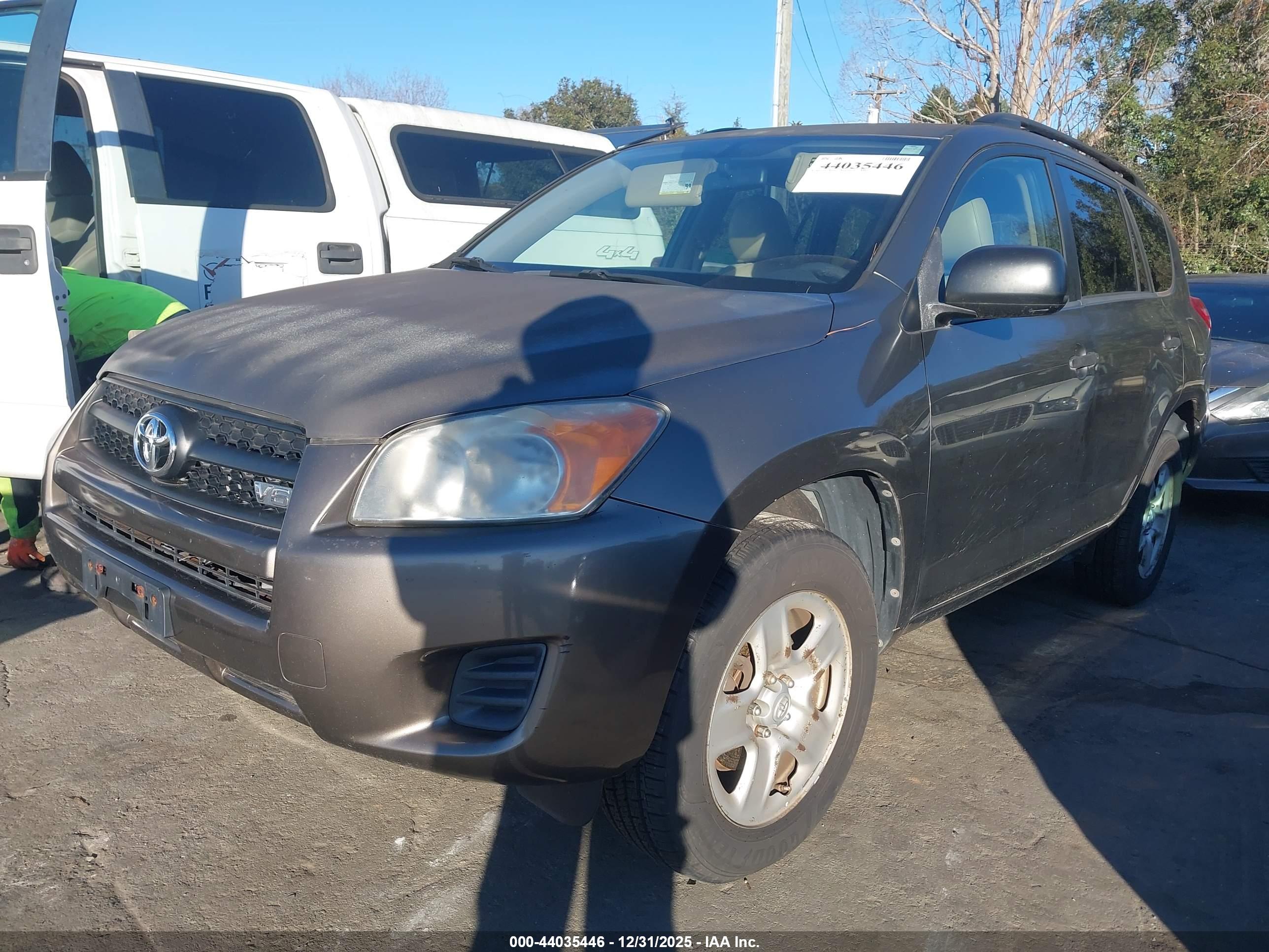 TOYOTA RAV4 image 2