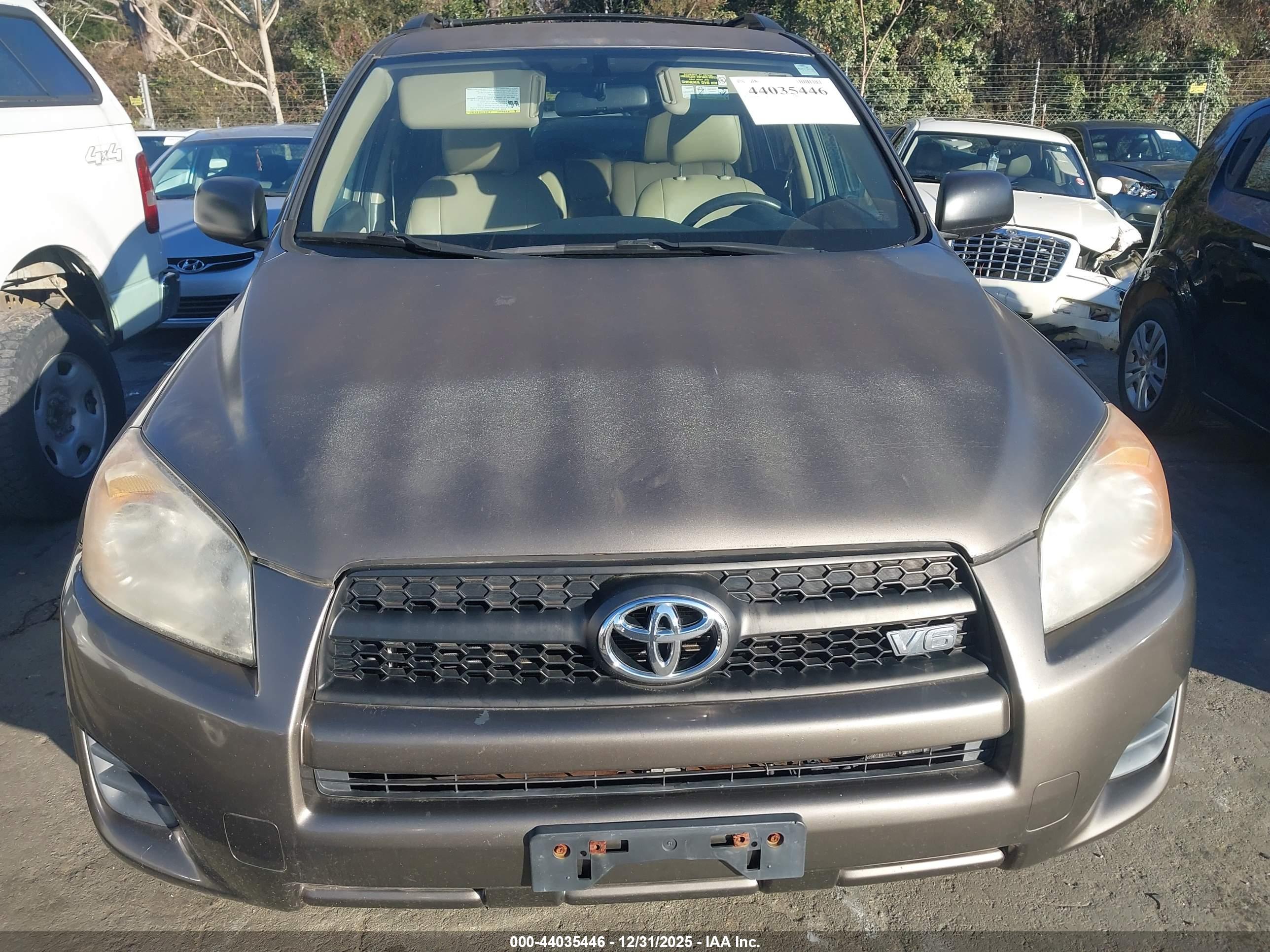 TOYOTA RAV4 image 6