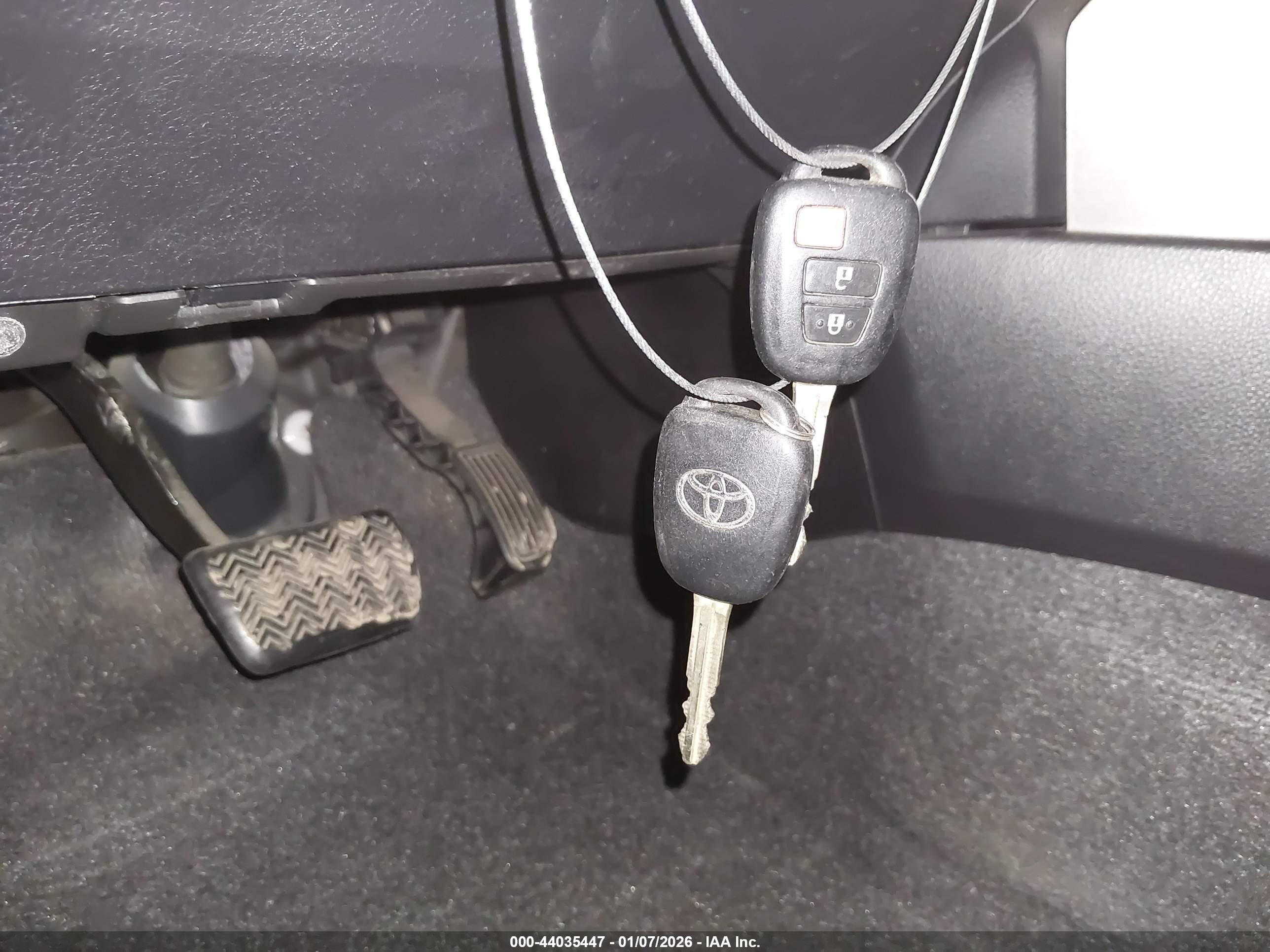TOYOTA RAV4 image 11