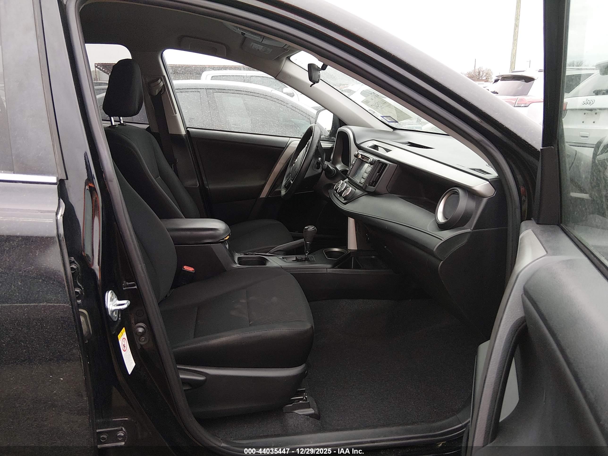 TOYOTA RAV4 image 5