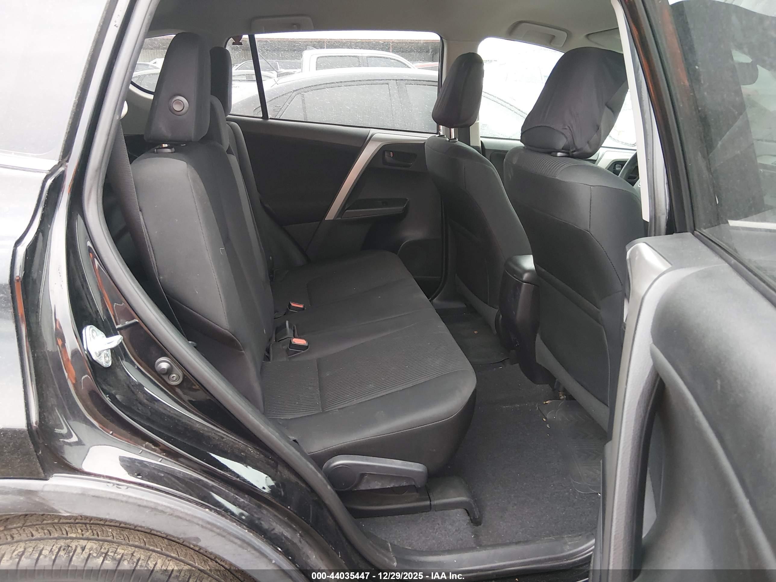 TOYOTA RAV4 image 8